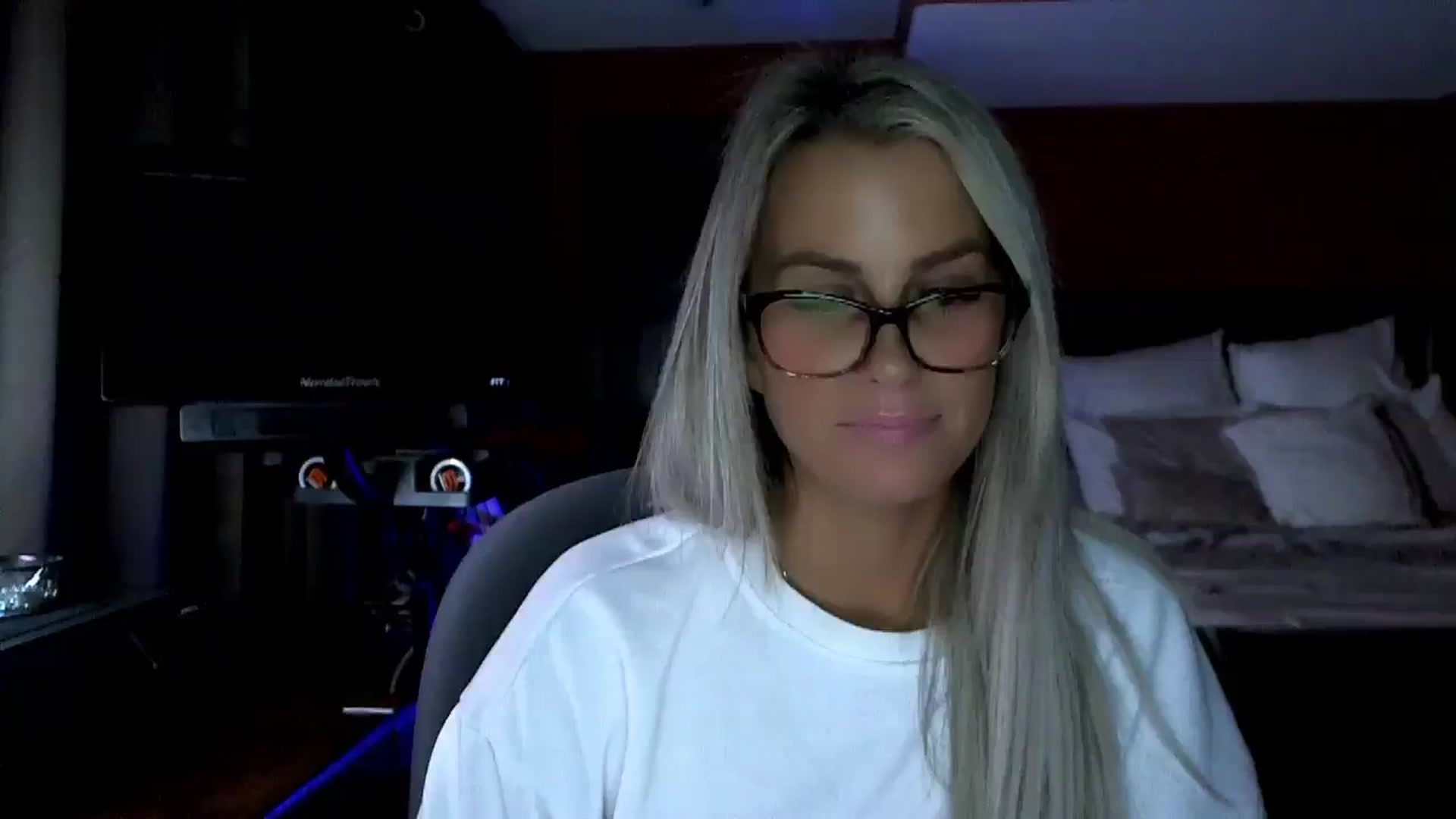 Gallery image thumbnail from Cora9's myfreecams stream on, 12/17/2025, 06:13 image 16 of 20