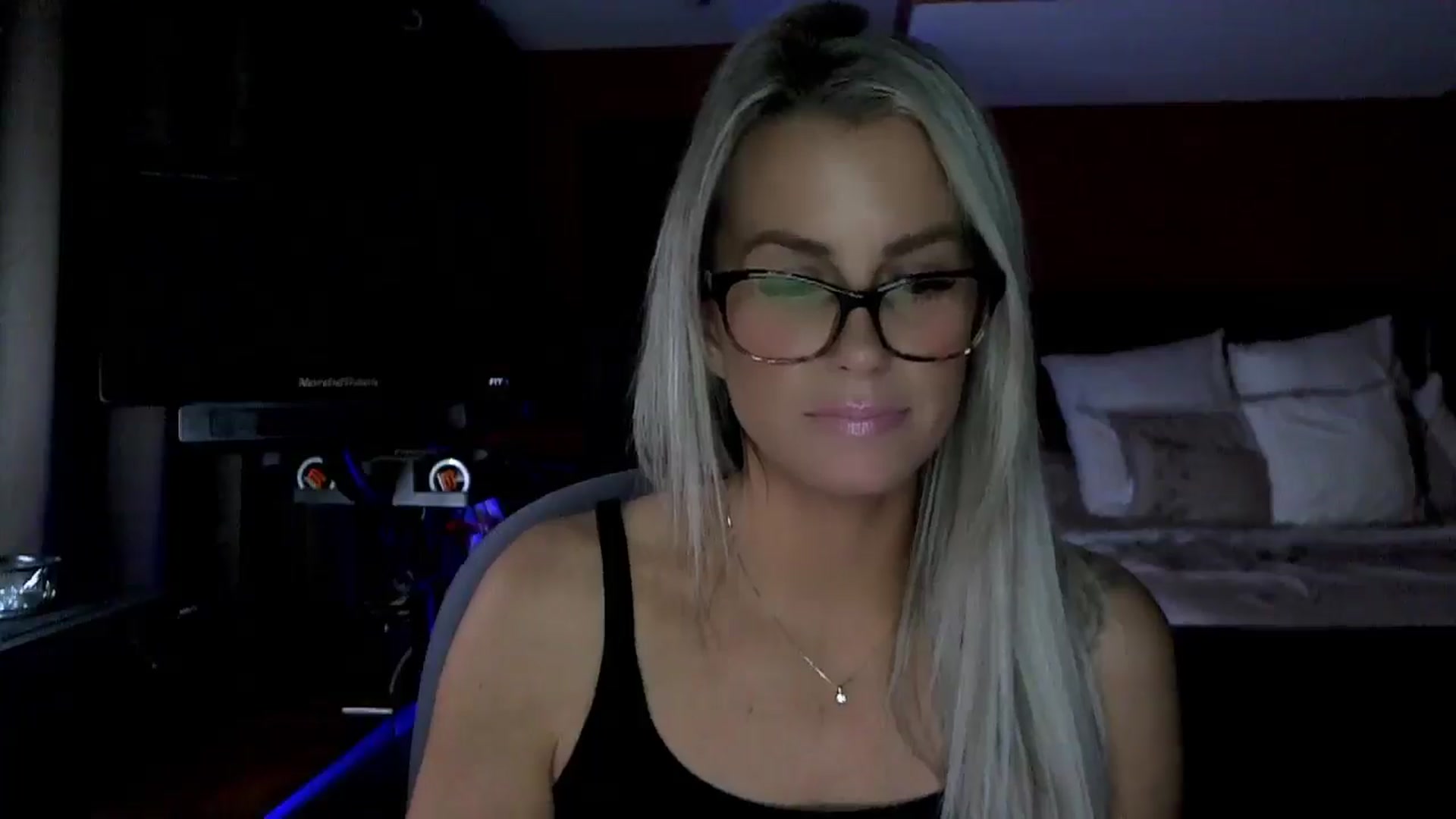 Gallery image thumbnail from Cora9's myfreecams stream on, 12/18/2025, 06:05 image 19 of 20