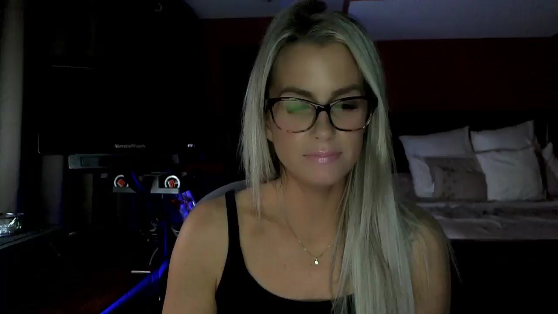 Gallery image thumbnail from Cora9's myfreecams stream on, 12/18/2025, 06:05 image 1 of 20
