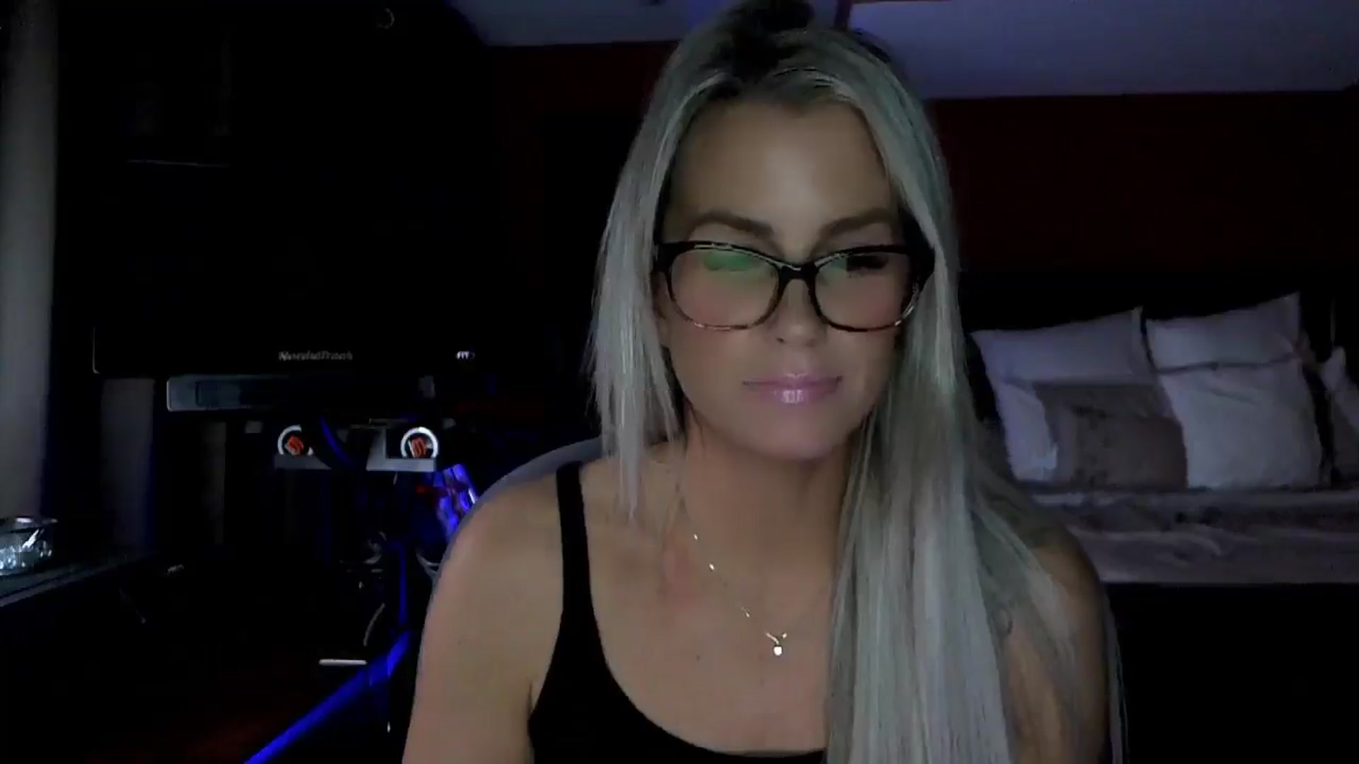 Gallery image thumbnail from Cora9's myfreecams stream on, 12/18/2025, 06:05 image 5 of 20