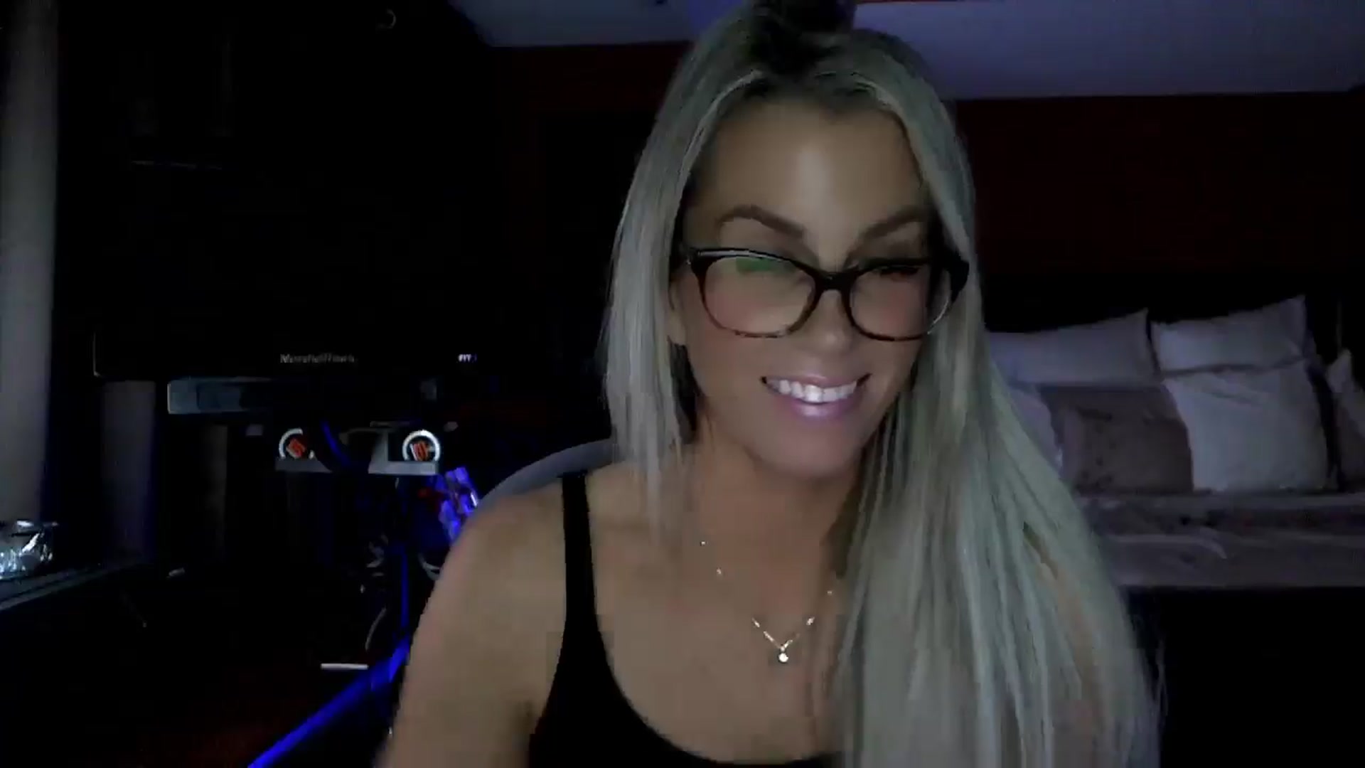 Gallery image thumbnail from Cora9's myfreecams stream on, 12/18/2025, 06:05 image 13 of 20