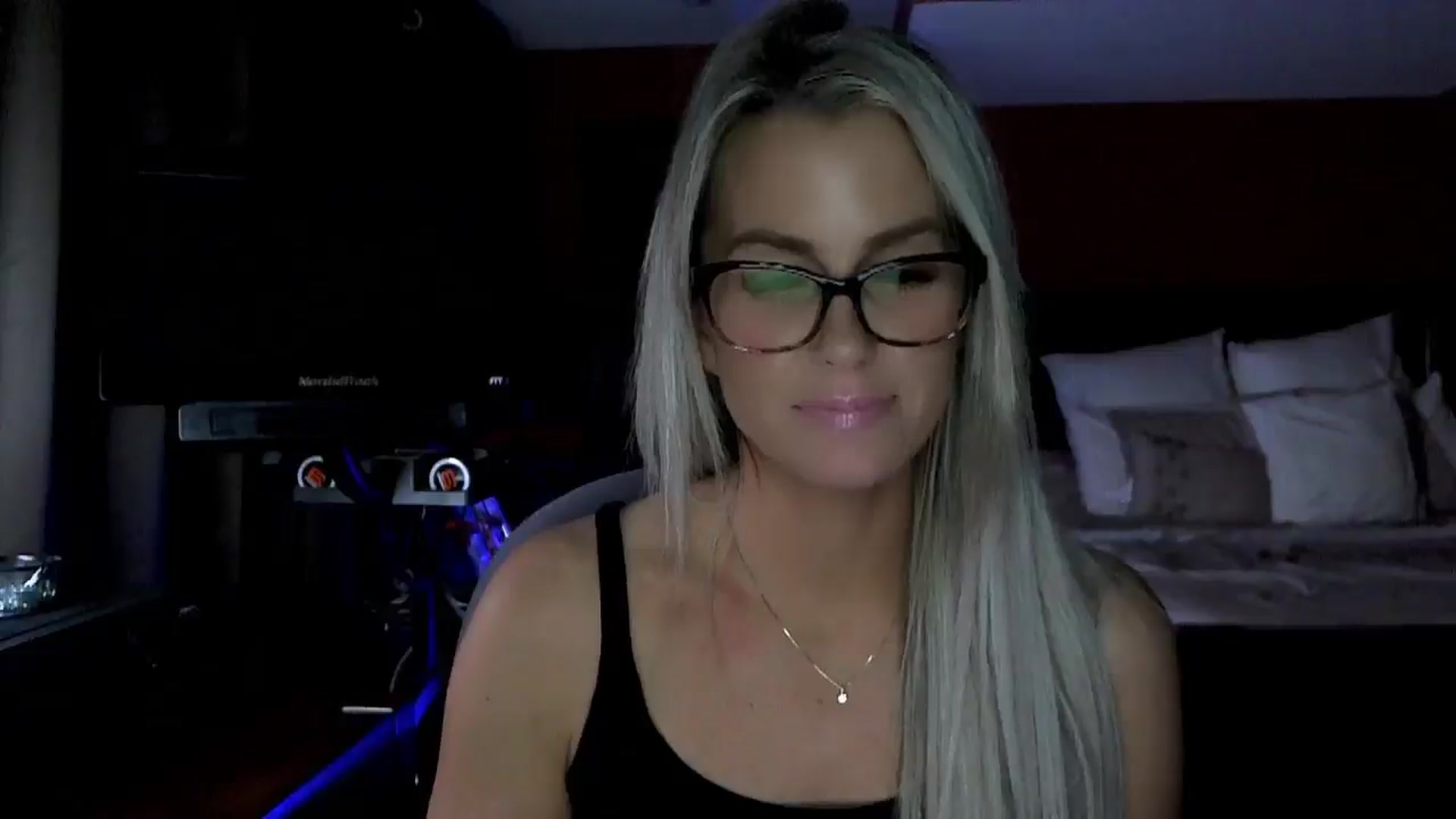 Gallery image thumbnail from Cora9's myfreecams stream on, 12/18/2025, 06:05 image 4 of 20