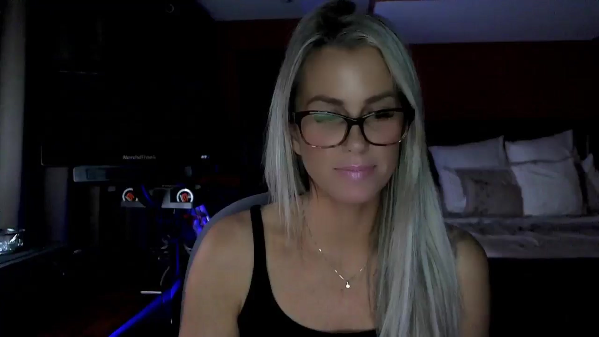 Gallery image thumbnail from Cora9's myfreecams stream on, 12/18/2025, 06:05 image 12 of 20