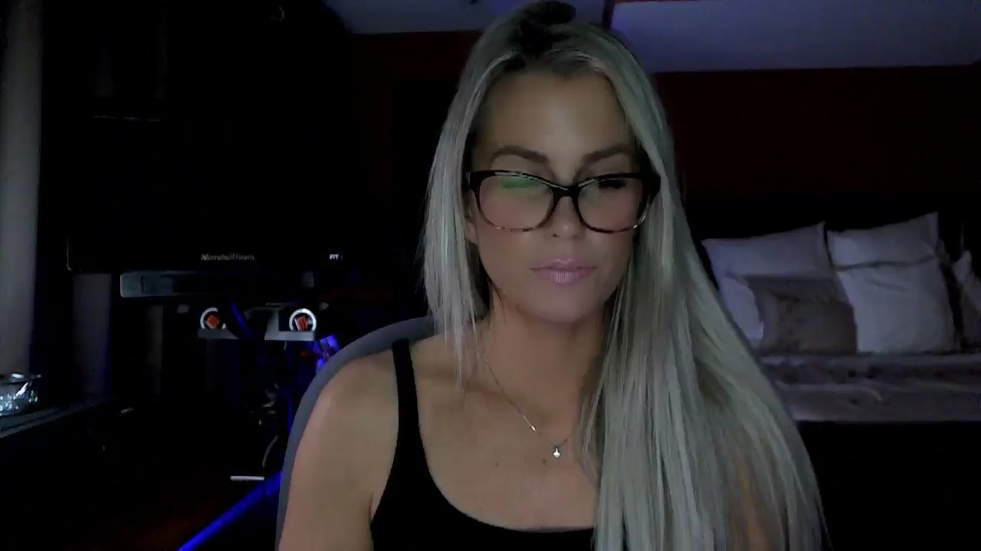 Gallery image thumbnail from Cora9's myfreecams stream on, 12/18/2025, 06:05 image 18 of 20
