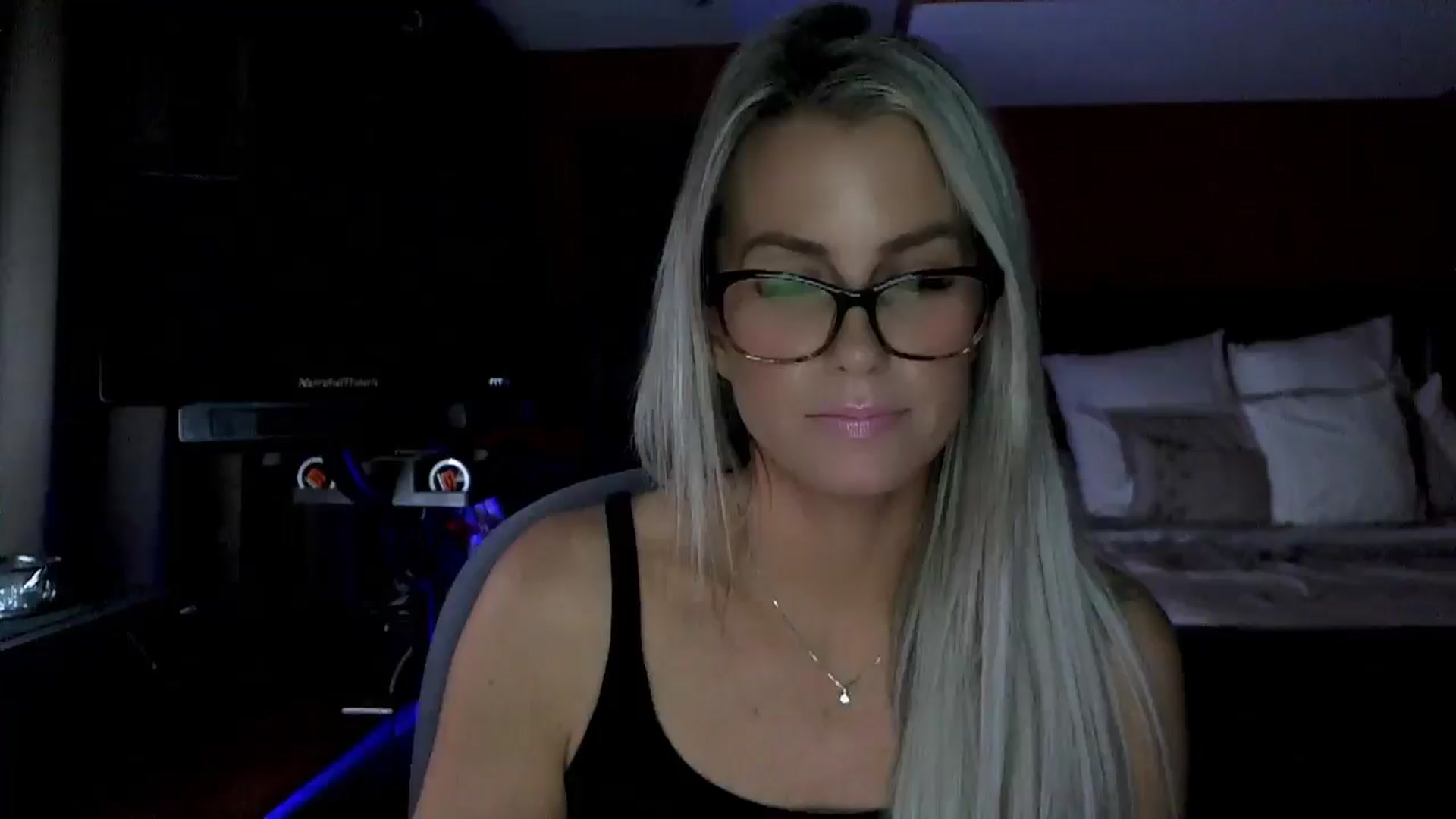Gallery image thumbnail from Cora9's myfreecams stream on, 12/18/2025, 06:05 image 17 of 20