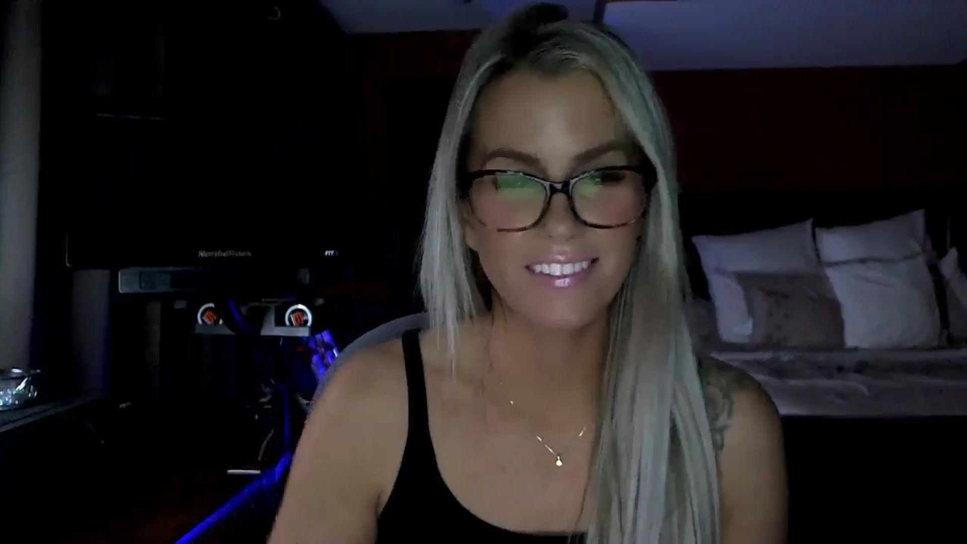 Gallery image thumbnail from Cora9's myfreecams stream on, 12/18/2025, 06:05 image 8 of 20