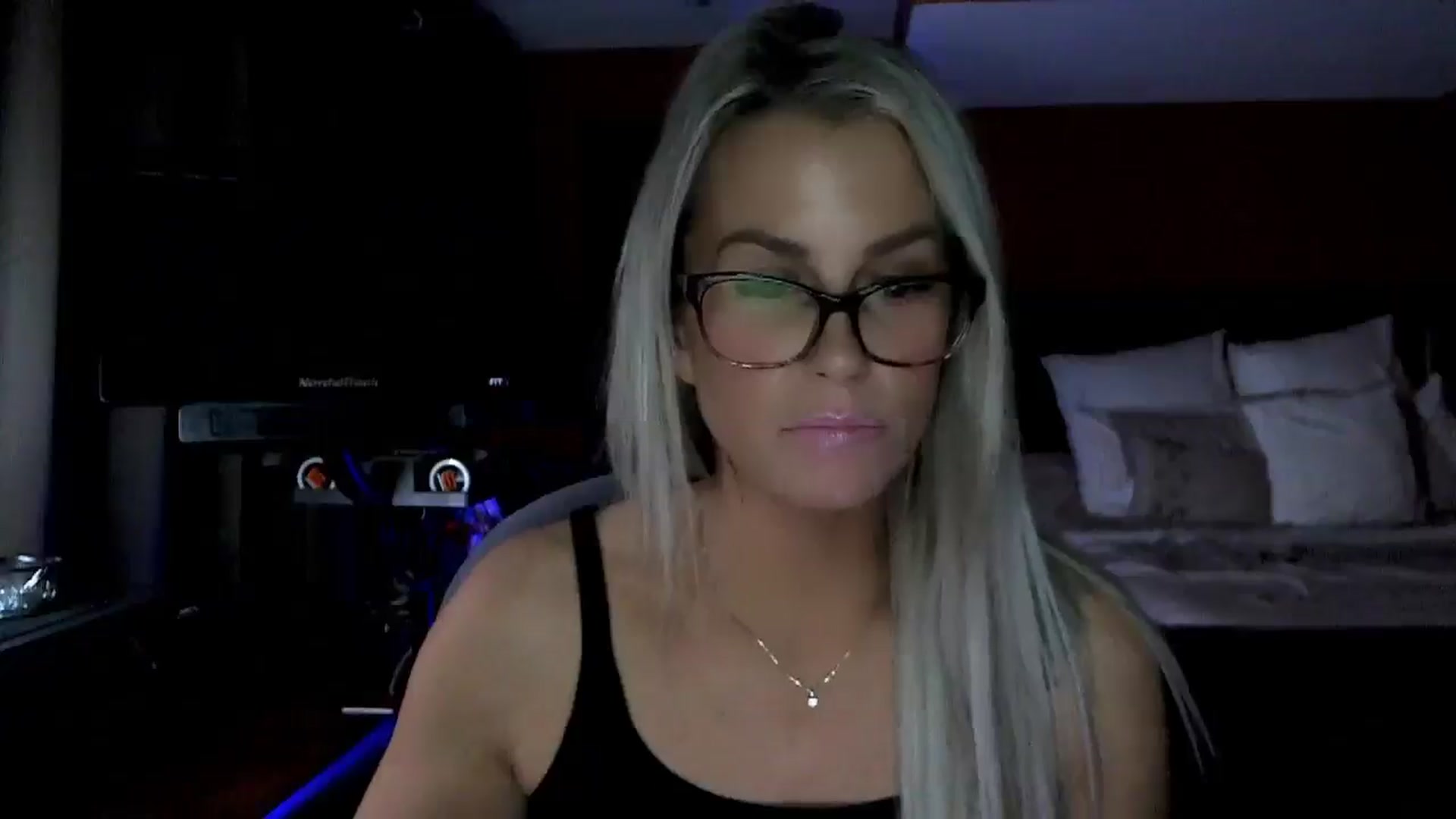 Gallery image thumbnail from Cora9's myfreecams stream on, 12/18/2025, 06:05 image 20 of 20