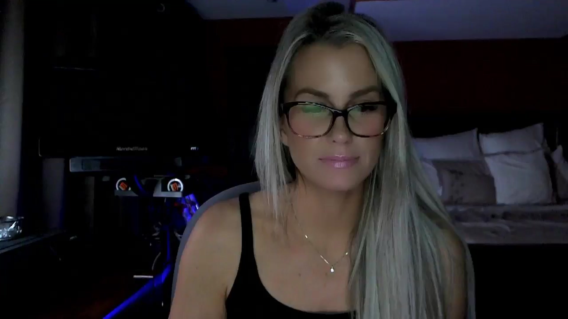 Gallery image thumbnail from Cora9's myfreecams stream on, 12/18/2025, 06:05 image 10 of 20