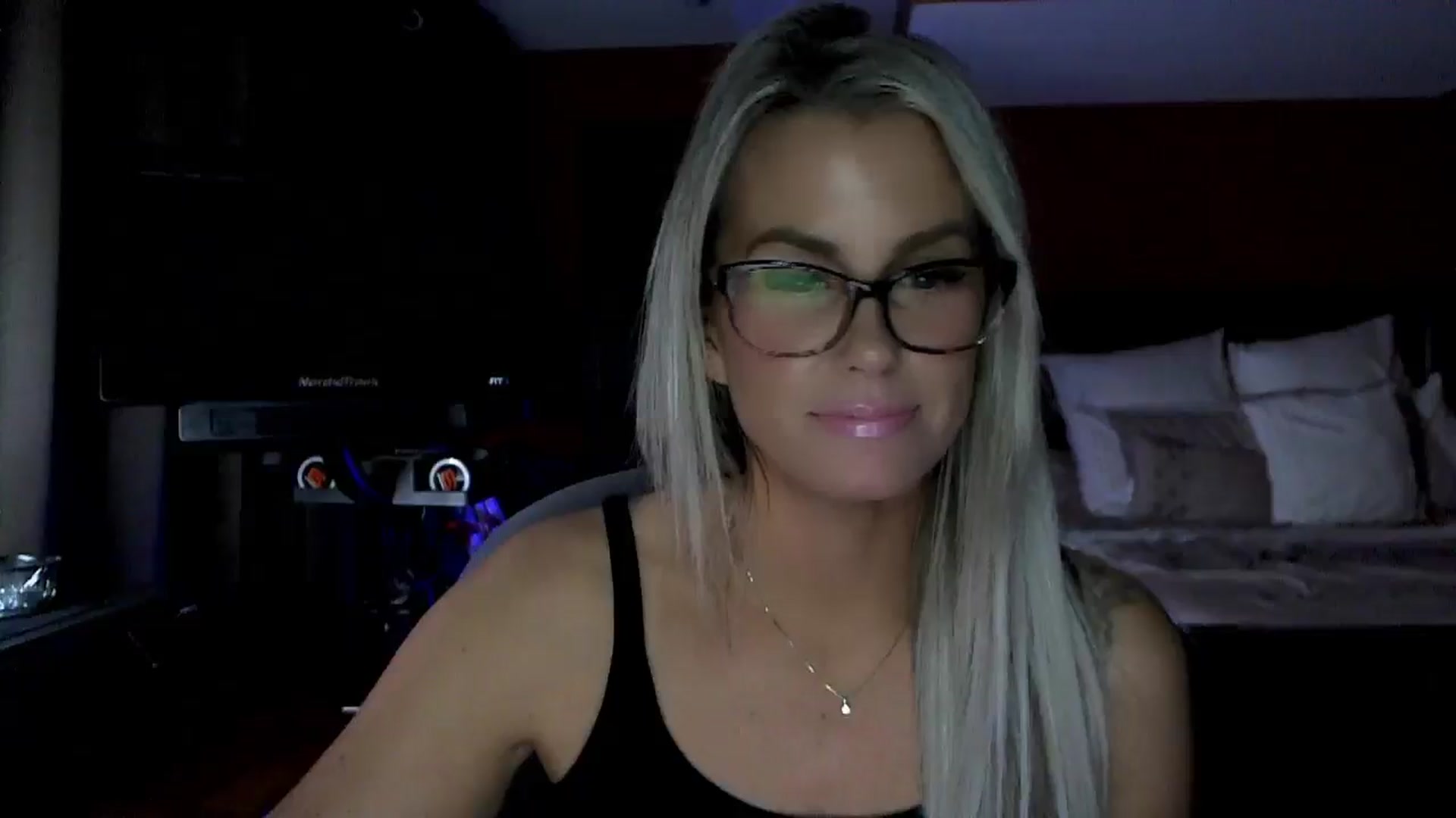 Gallery image thumbnail from Cora9's myfreecams stream on, 12/18/2025, 06:05 image 14 of 20