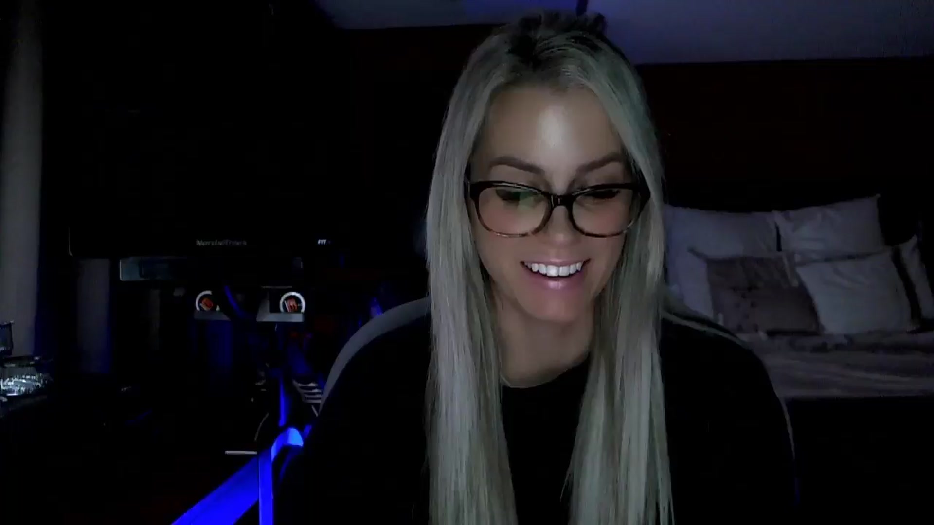Gallery image thumbnail from Cora9's myfreecams stream on, 01/06/2026, 06:05 image 12 of 20