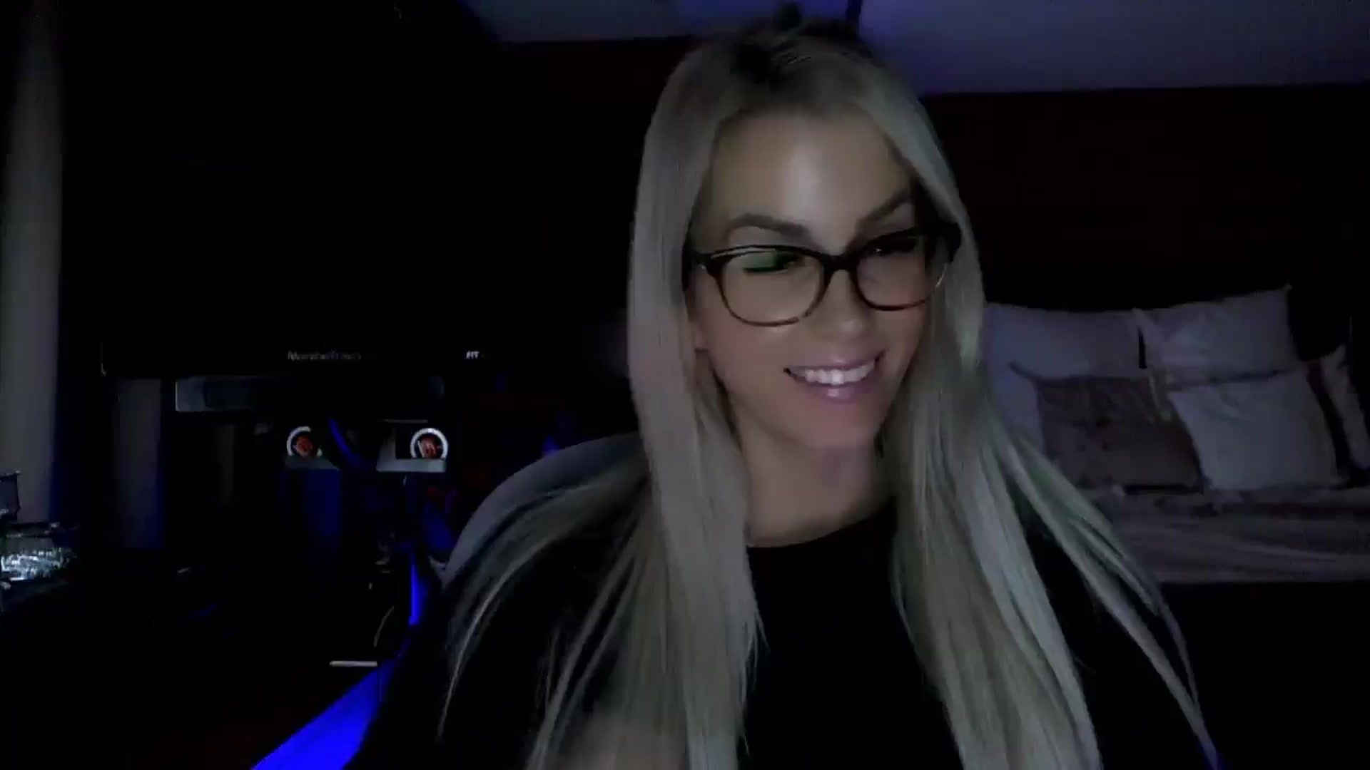 Gallery image thumbnail from Cora9's myfreecams stream on, 01/06/2026, 06:05 image 6 of 20