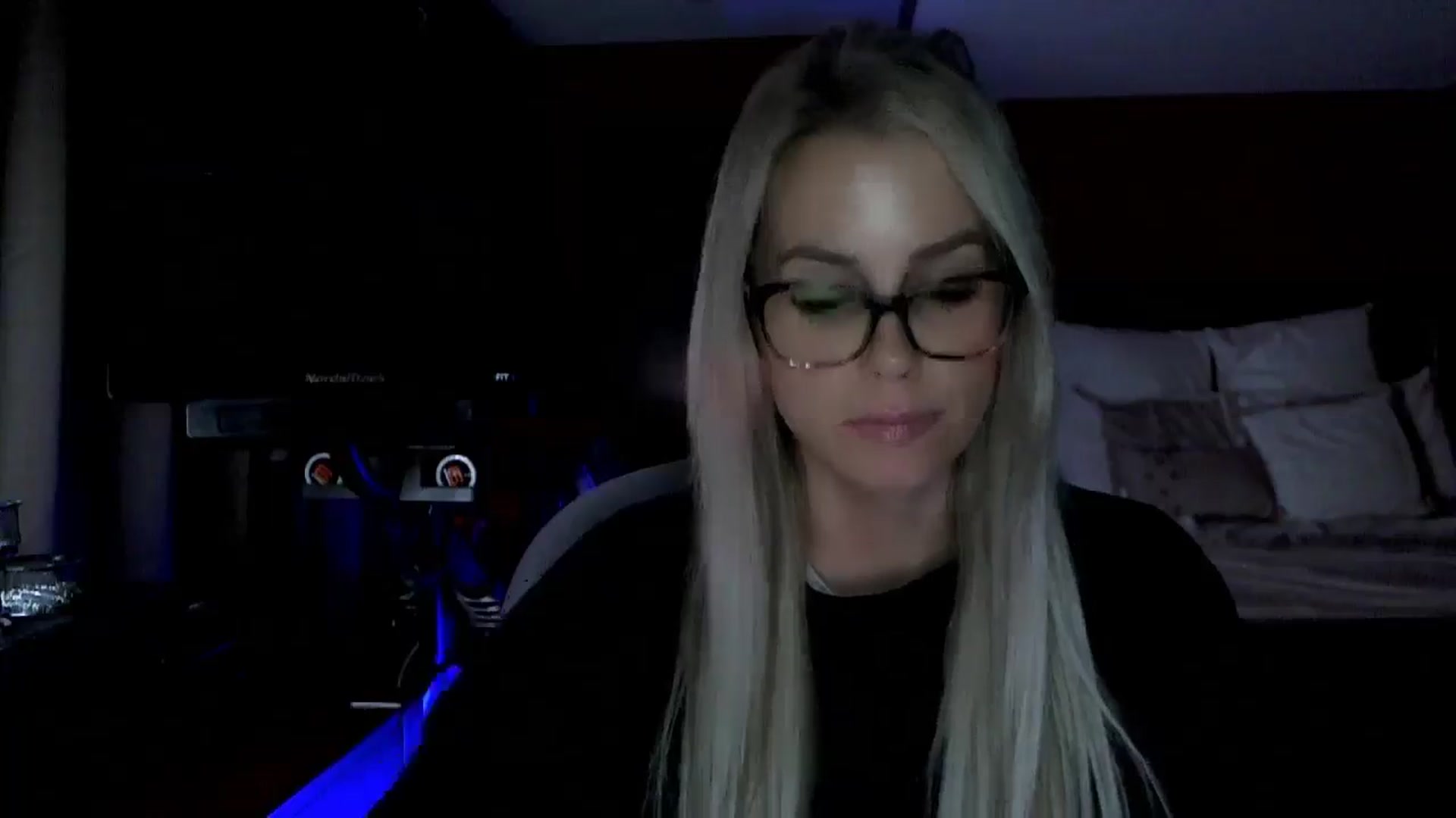 Gallery image thumbnail from Cora9's myfreecams stream on, 01/06/2026, 06:05 image 13 of 20
