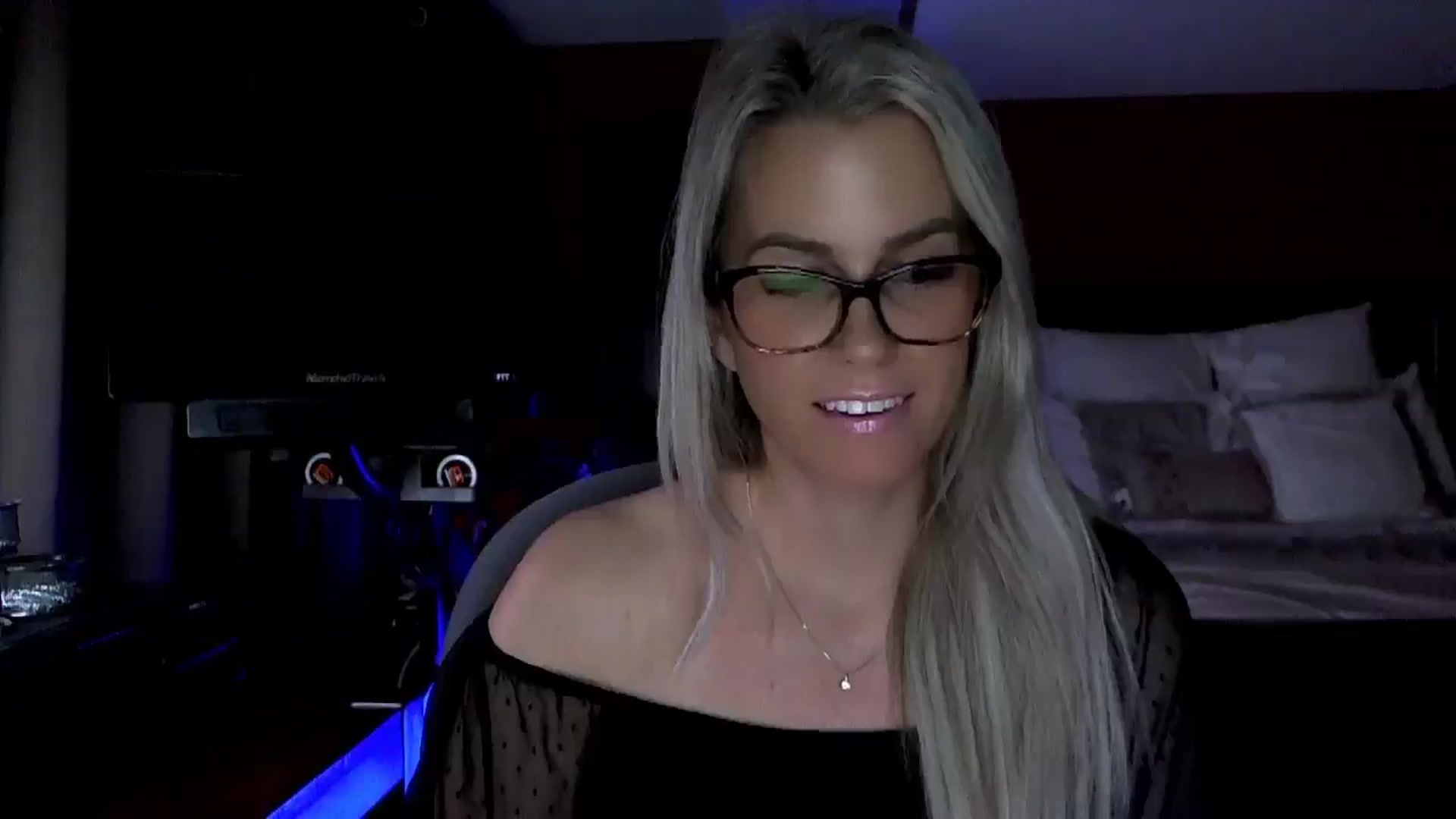 Gallery image thumbnail from Cora9's myfreecams stream on, 01/07/2026, 05:18 image 11 of 20