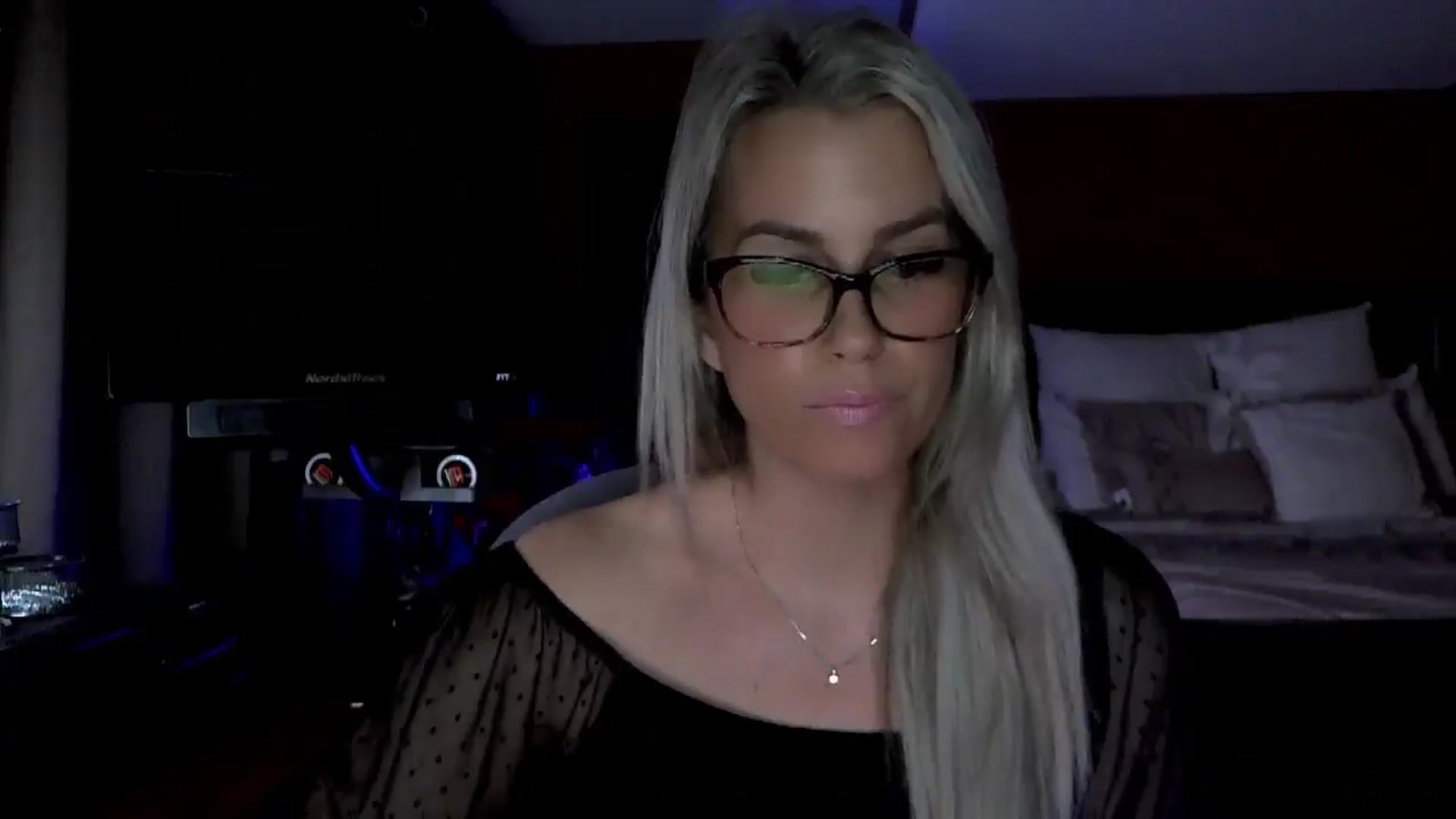 Gallery image thumbnail from Cora9's myfreecams stream on, 01/07/2026, 05:18 image 17 of 20