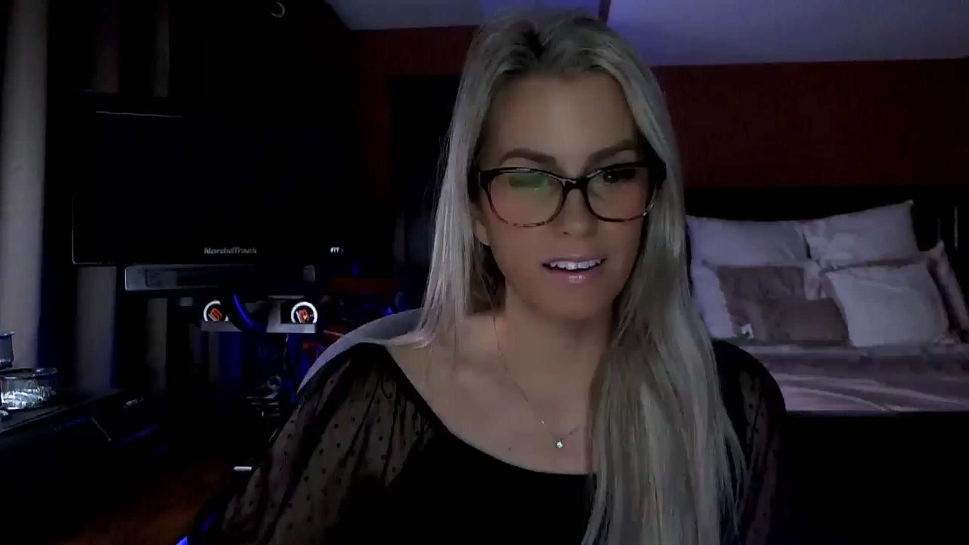Gallery image thumbnail from Cora9's myfreecams stream on, 01/07/2026, 05:18 image 1 of 20