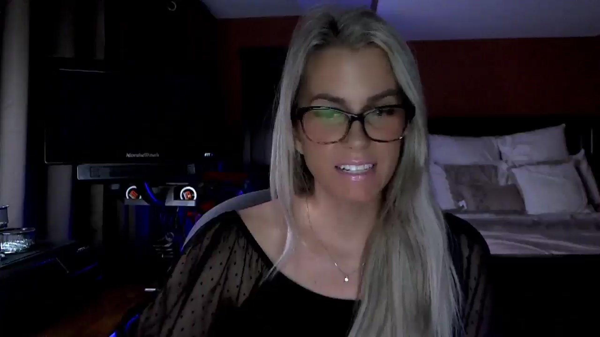 Gallery image thumbnail from Cora9's myfreecams stream on, 01/07/2026, 05:18 image 3 of 20