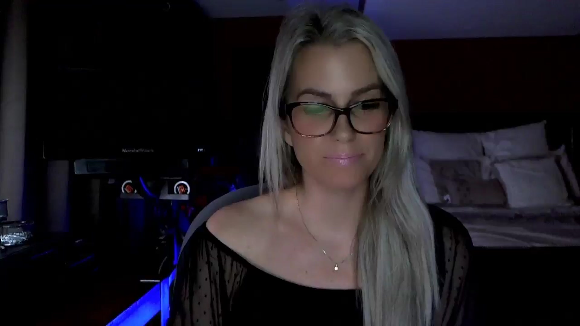 Gallery image thumbnail from Cora9's myfreecams stream on, 01/07/2026, 05:18 image 16 of 20
