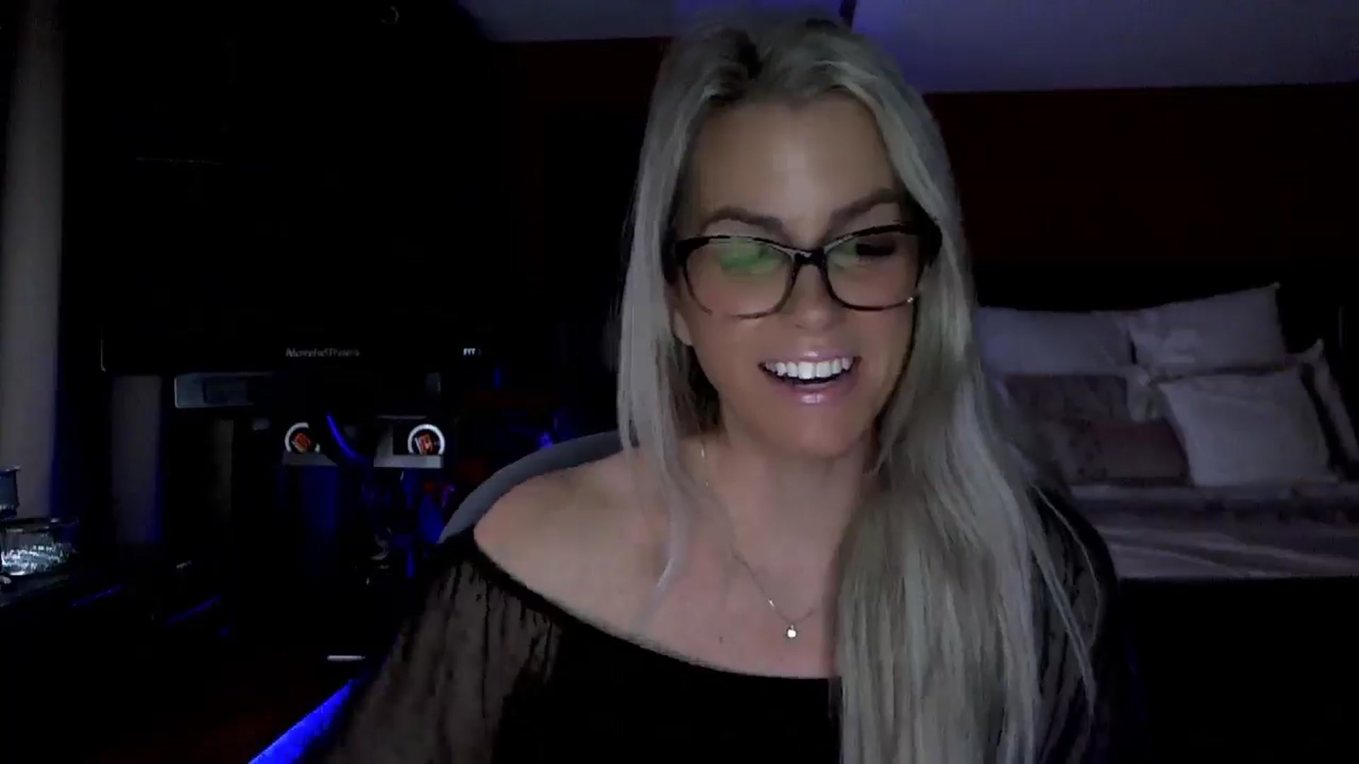 Gallery image thumbnail from Cora9's myfreecams stream on, 01/07/2026, 05:18 image 13 of 20