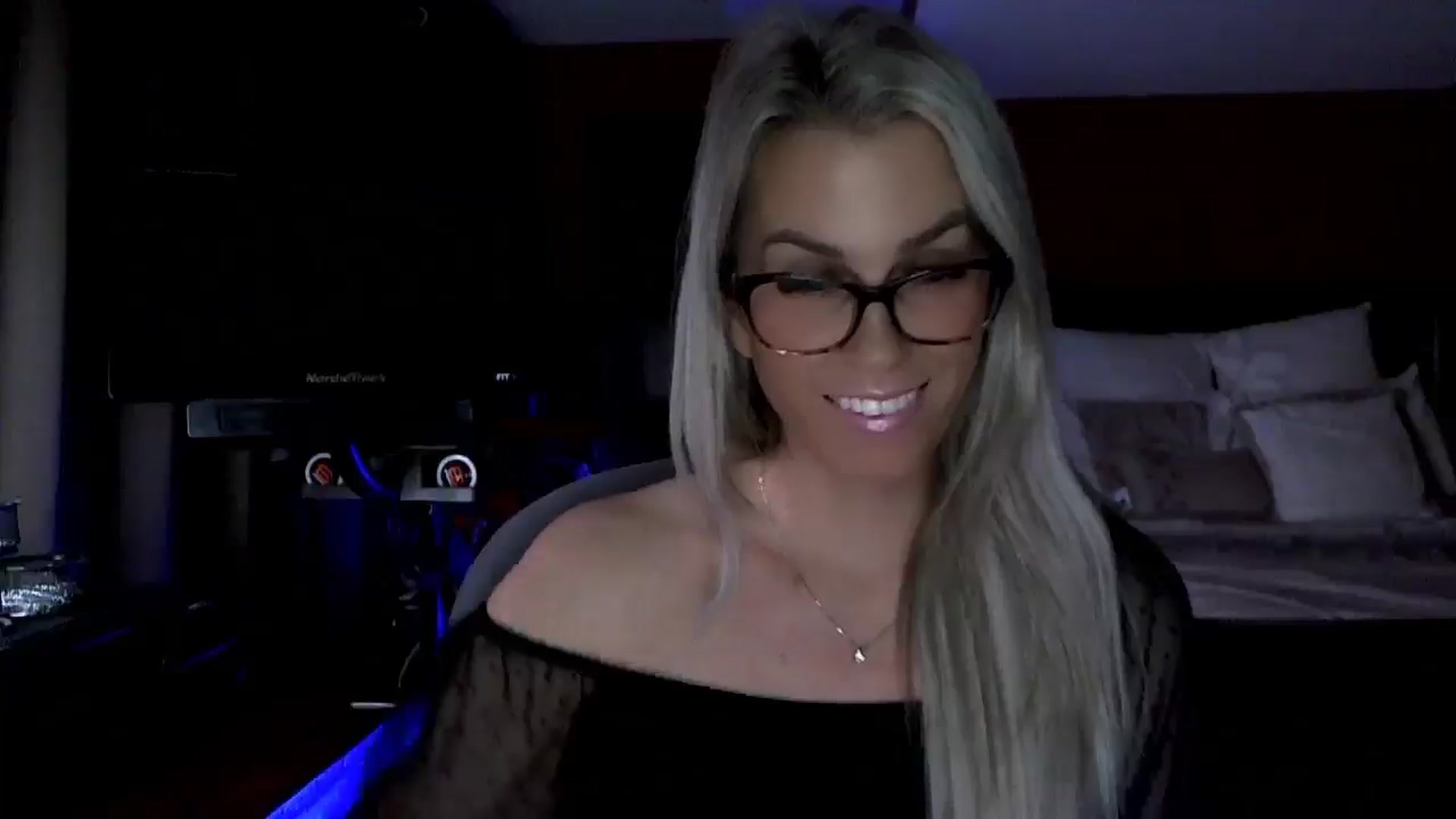Gallery image thumbnail from Cora9's myfreecams stream on, 01/07/2026, 05:18 image 10 of 20