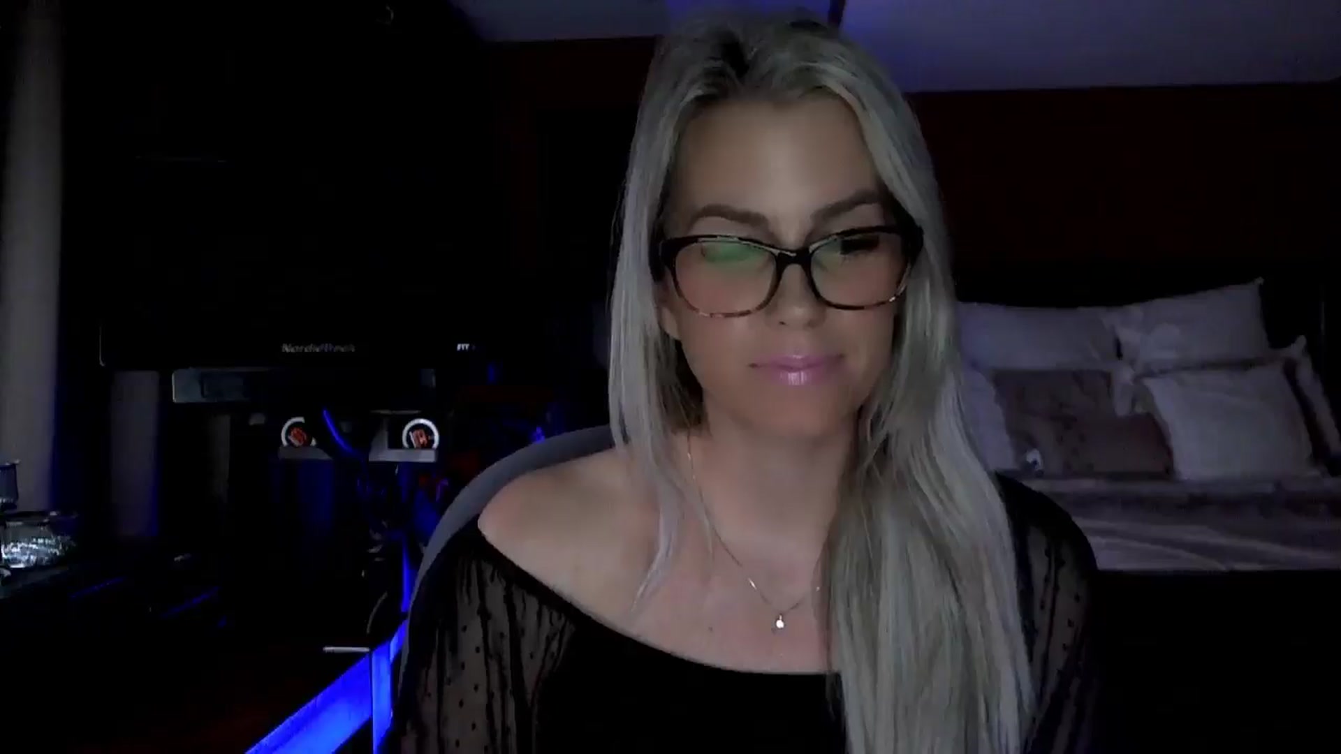 Gallery image thumbnail from Cora9's myfreecams stream on, 01/07/2026, 05:18 image 15 of 20