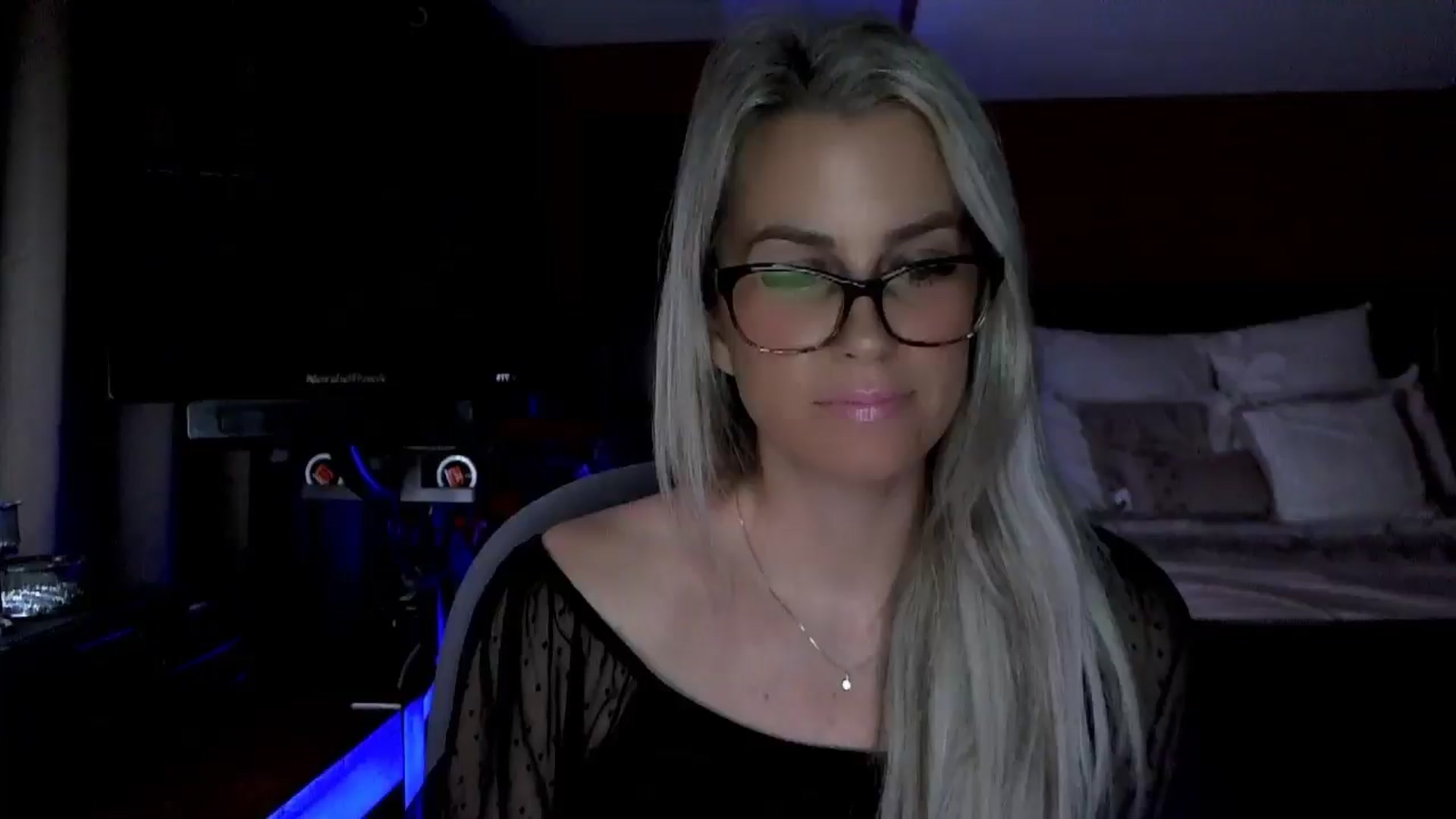 Gallery image thumbnail from Cora9's myfreecams stream on, 01/07/2026, 05:38 image 10 of 20