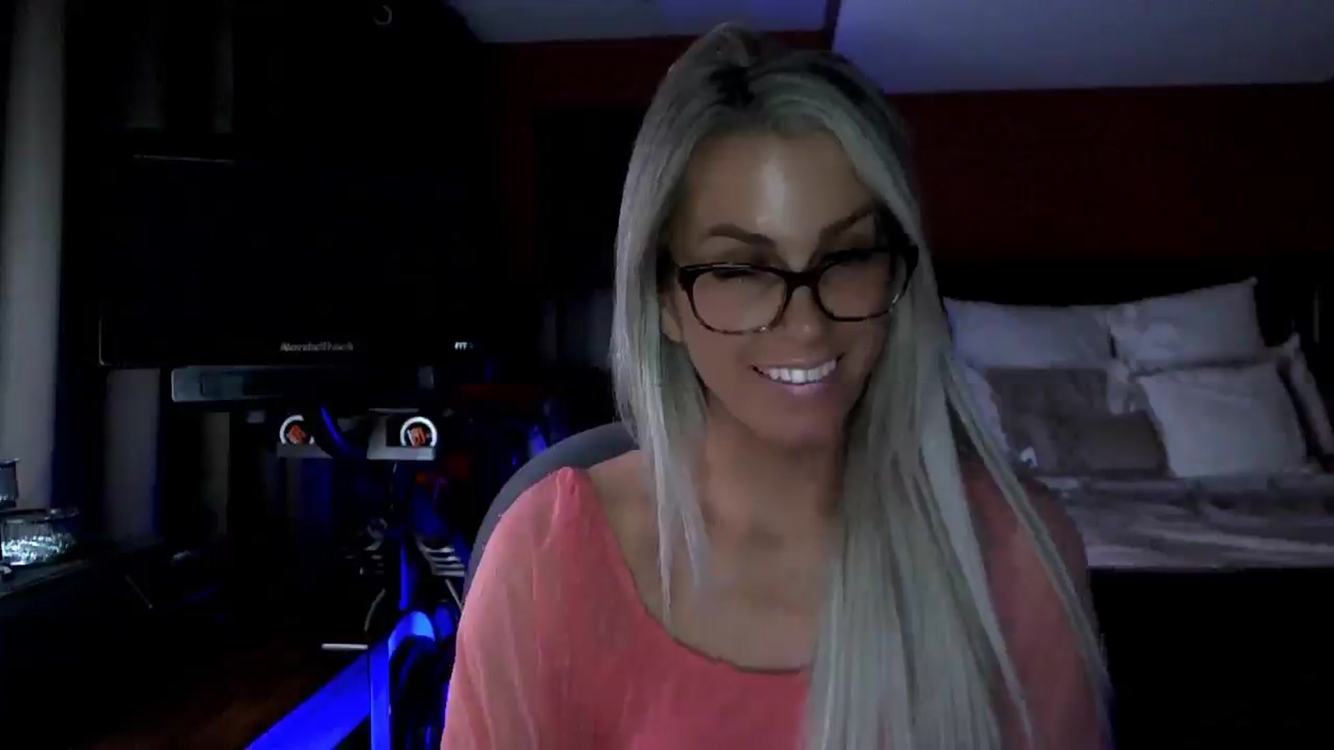 Gallery image thumbnail from Cora9's myfreecams stream on, 01/09/2026, 05:32 image 15 of 20