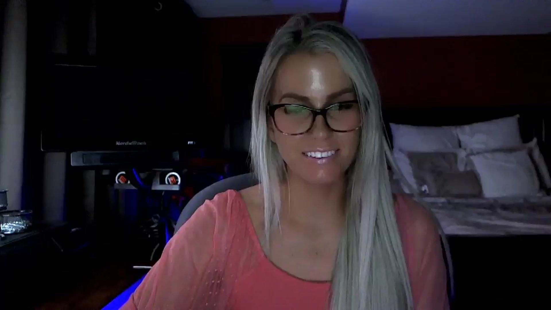 Gallery image thumbnail from Cora9's myfreecams stream on, 01/09/2026, 05:32 image 11 of 20
