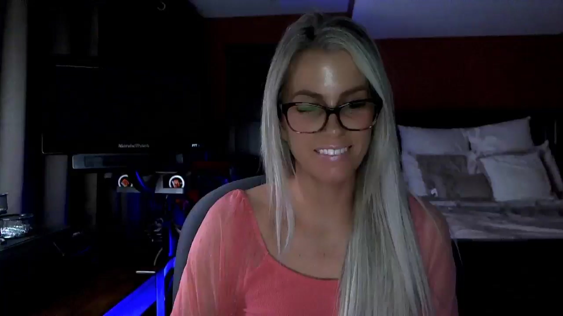 Gallery image thumbnail from Cora9's myfreecams stream on, 01/09/2026, 05:32 image 5 of 20