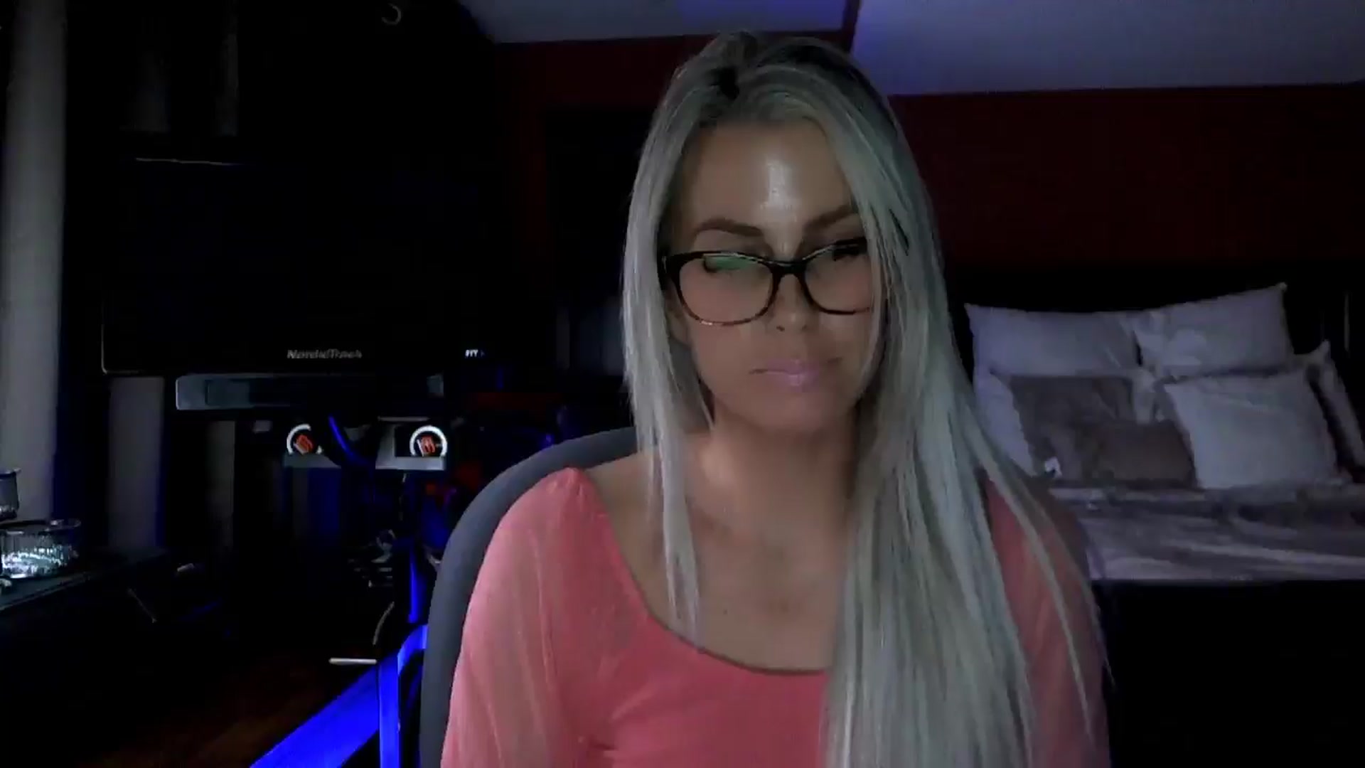 Gallery image thumbnail from Cora9's myfreecams stream on, 01/09/2026, 05:32 image 4 of 20