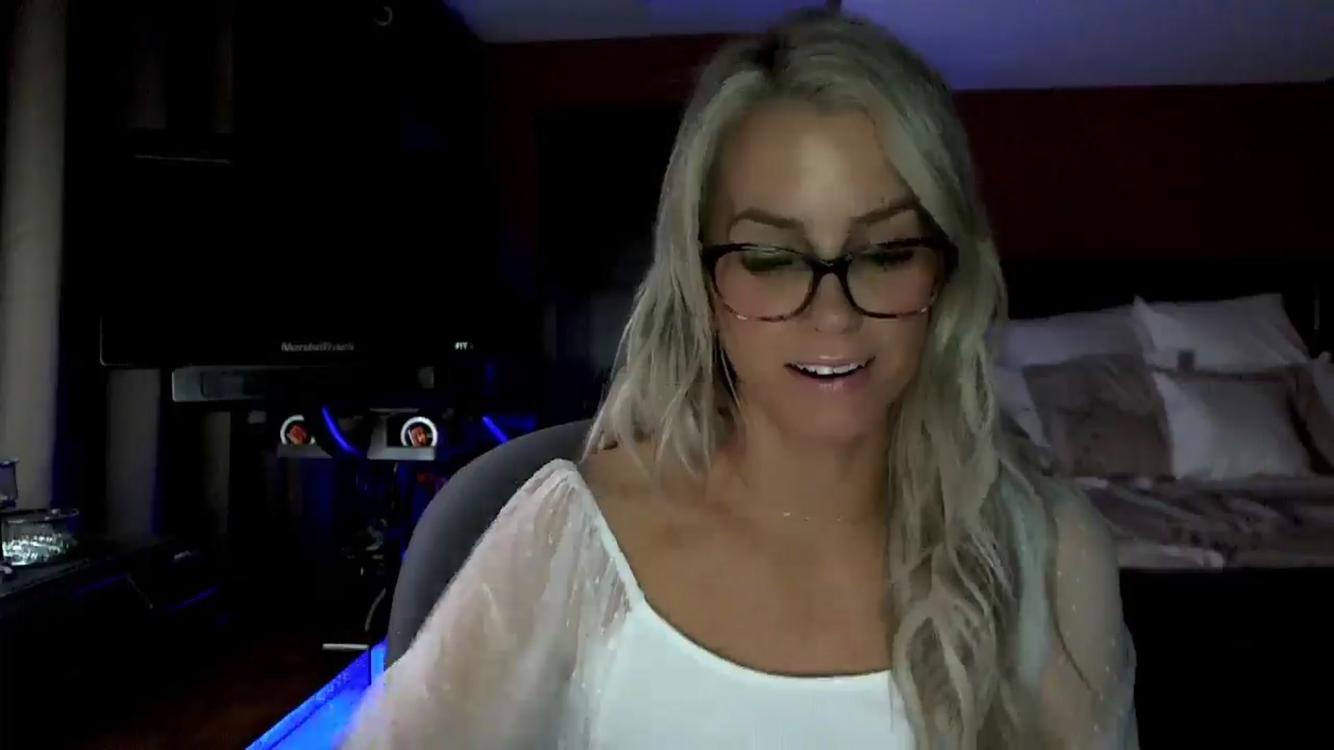 Gallery image thumbnail from Cora9's myfreecams stream on, 01/15/2026, 05:41 image 18 of 20