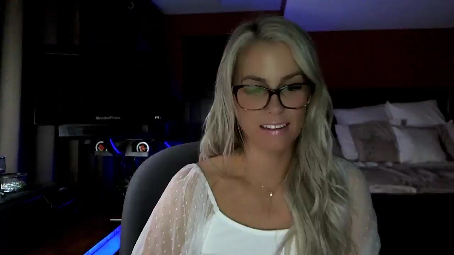 Gallery image thumbnail from Cora9's myfreecams stream on, 01/15/2026, 05:41 image 9 of 20