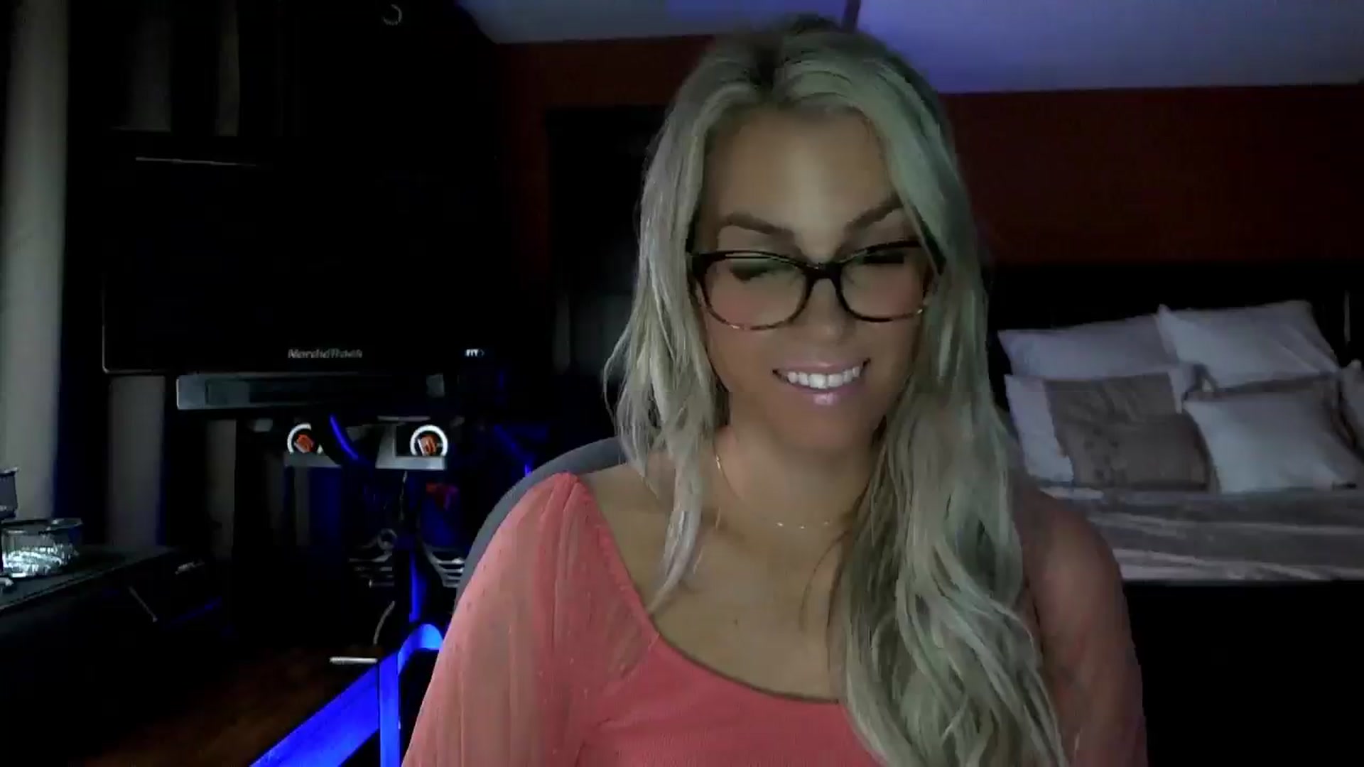 Gallery image thumbnail from Cora9's myfreecams stream on, 01/16/2026, 06:02 image 4 of 20