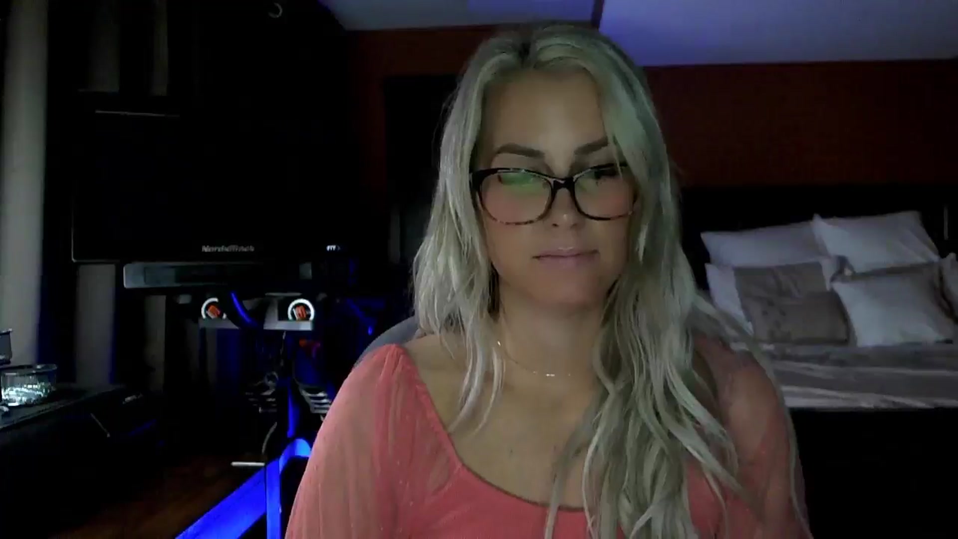 Gallery image thumbnail from Cora9's myfreecams stream on, 01/16/2026, 06:02 image 17 of 20