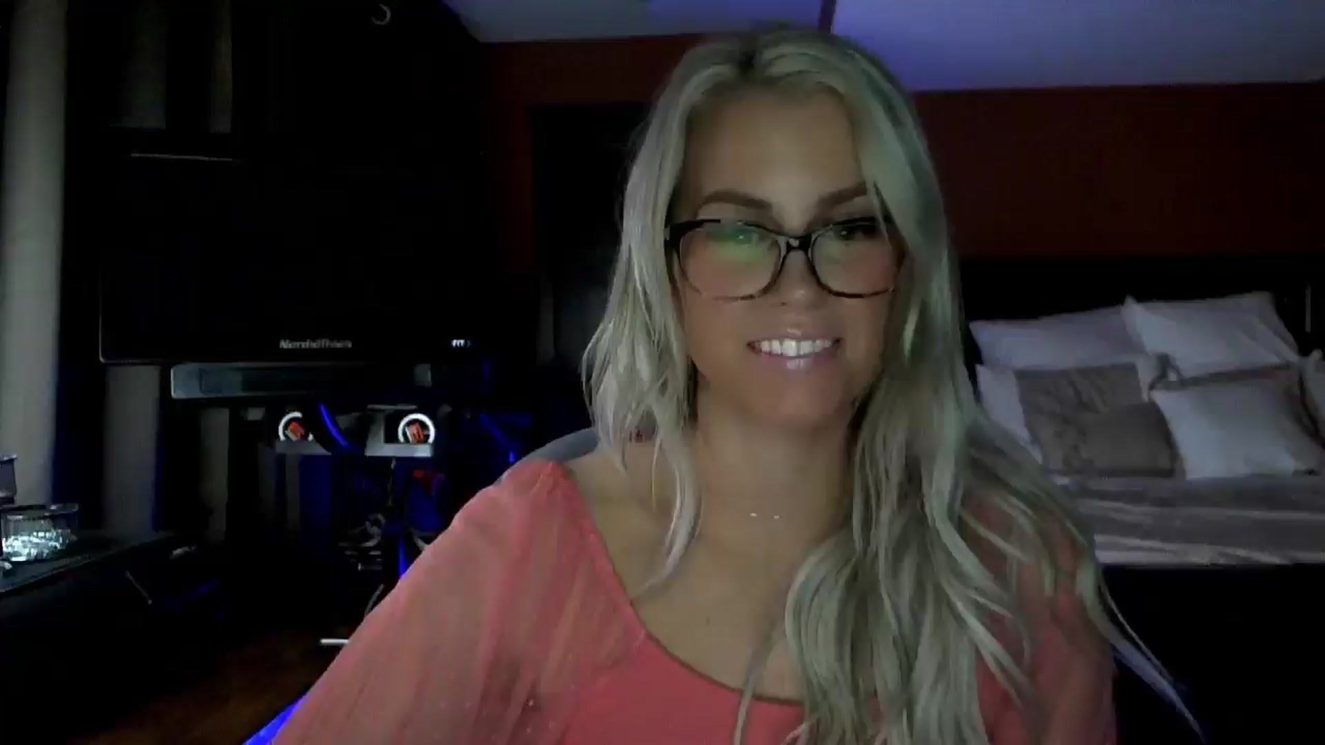 Gallery image thumbnail from Cora9's myfreecams stream on, 01/16/2026, 06:02 image 8 of 20
