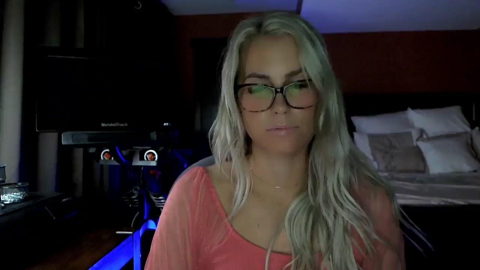 Gallery image thumbnail from Cora9's myfreecams stream on, 01/16/2026, 06:02 image 10 of 20