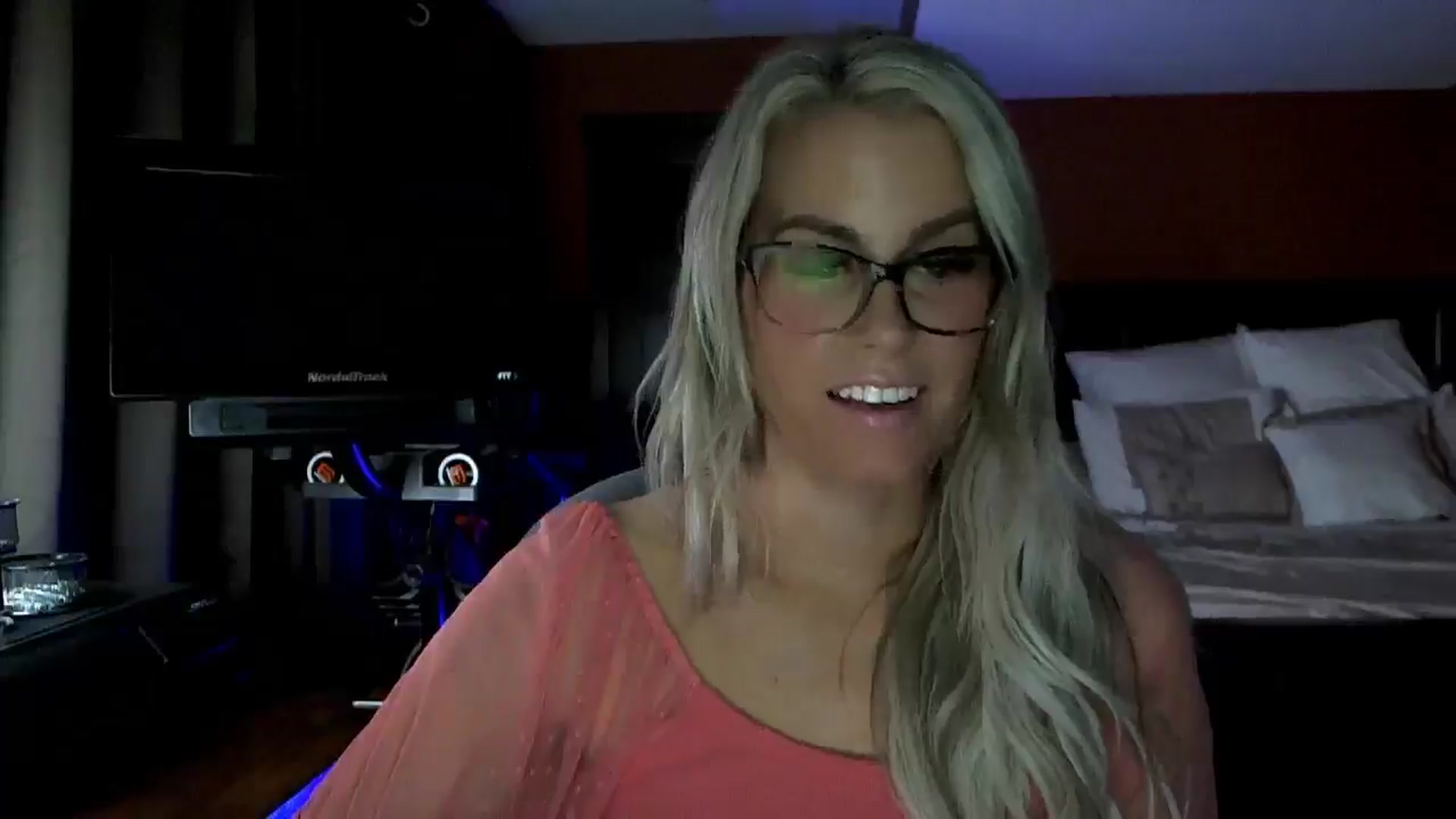 Gallery image thumbnail from Cora9's myfreecams stream on, 01/16/2026, 06:02 image 2 of 20