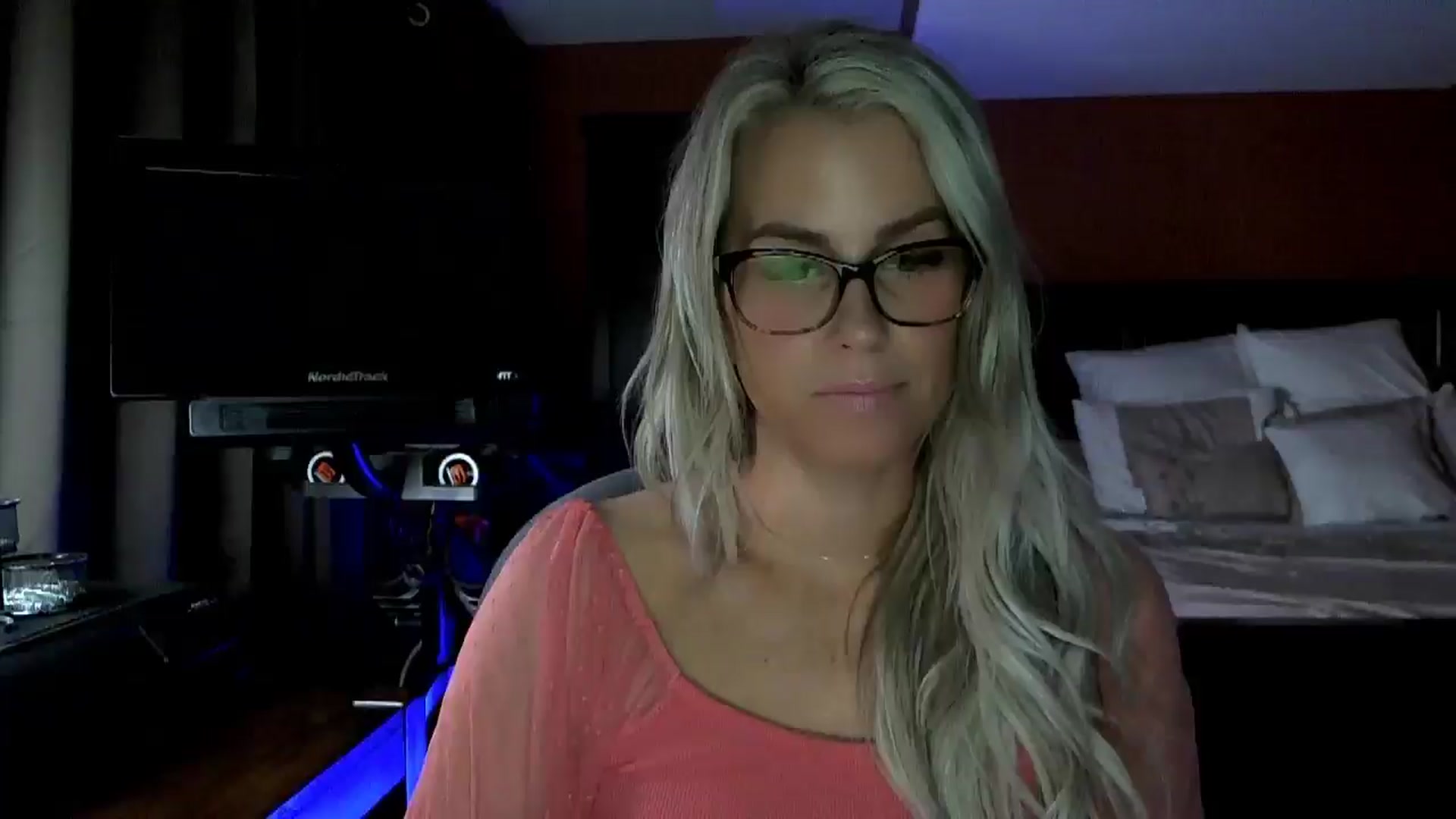Gallery image thumbnail from Cora9's myfreecams stream on, 01/16/2026, 06:02 image 1 of 20