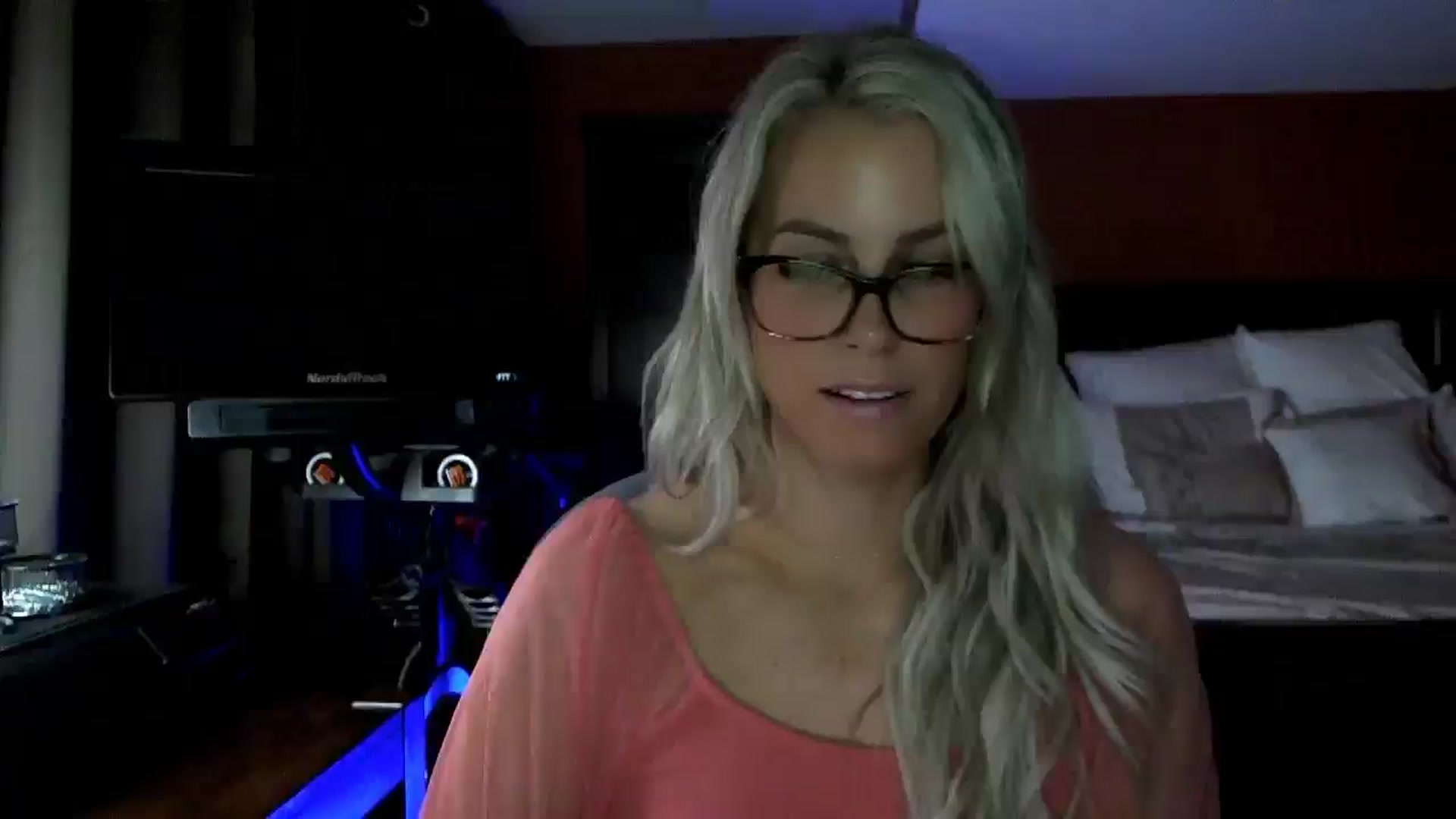 Gallery image thumbnail from Cora9's myfreecams stream on, 01/16/2026, 06:02 image 18 of 20