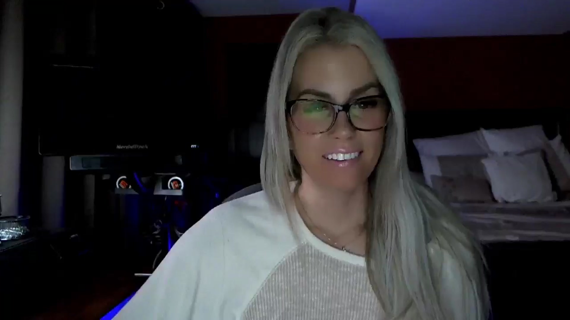 Gallery image thumbnail from Cora9's myfreecams stream on, 01/21/2026, 05:56 image 4 of 20
