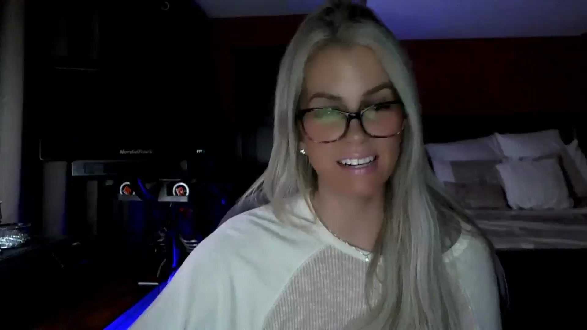 Gallery image thumbnail from Cora9's myfreecams stream on, 01/21/2026, 05:56 image 15 of 20