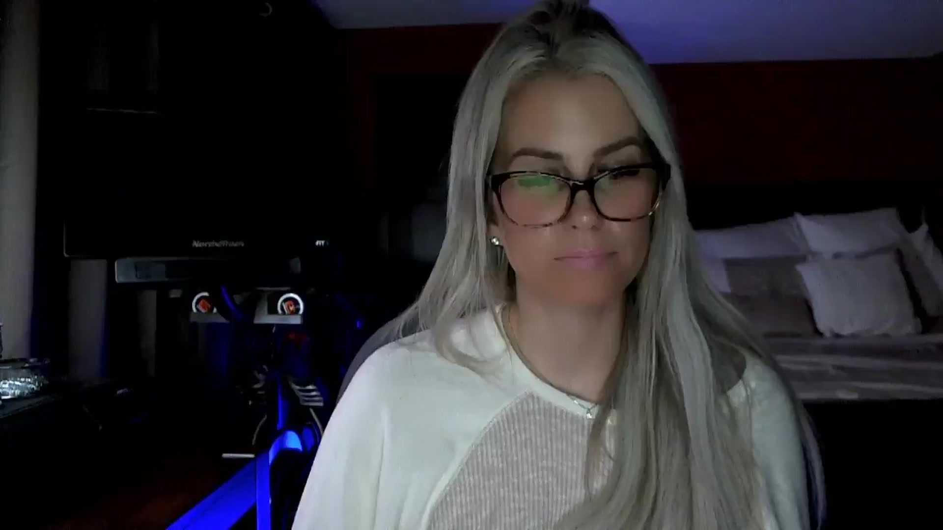 Gallery image thumbnail from Cora9's myfreecams stream on, 01/21/2026, 05:56 image 17 of 20