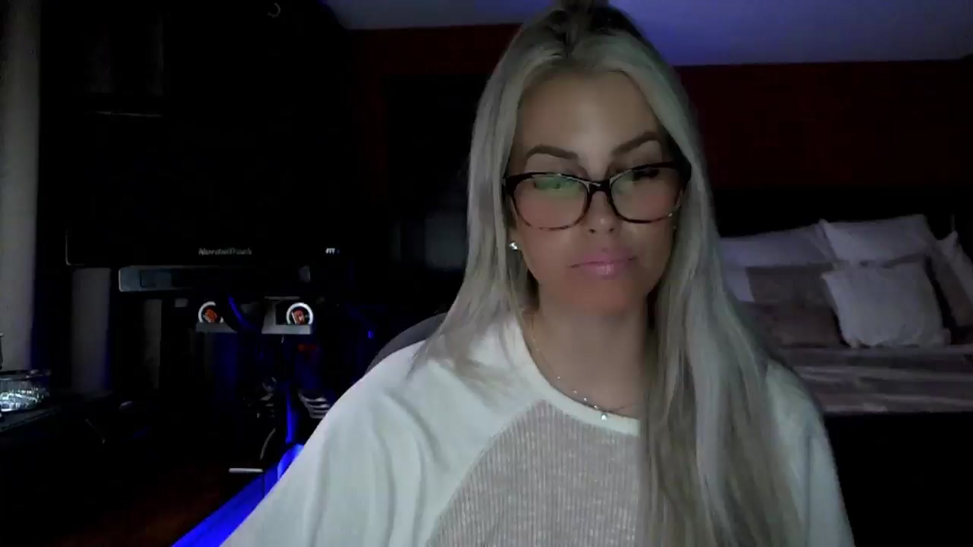 Gallery image thumbnail from Cora9's myfreecams stream on, 01/21/2026, 05:56 image 18 of 20