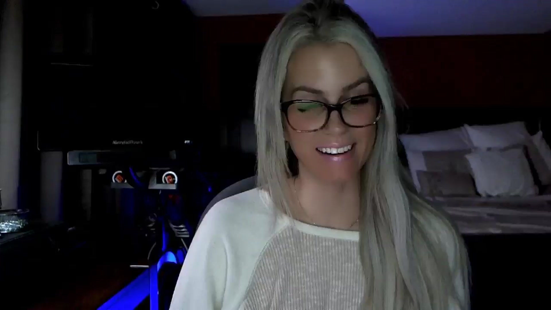 Gallery image thumbnail from Cora9's myfreecams stream on, 01/21/2026, 05:56 image 8 of 20