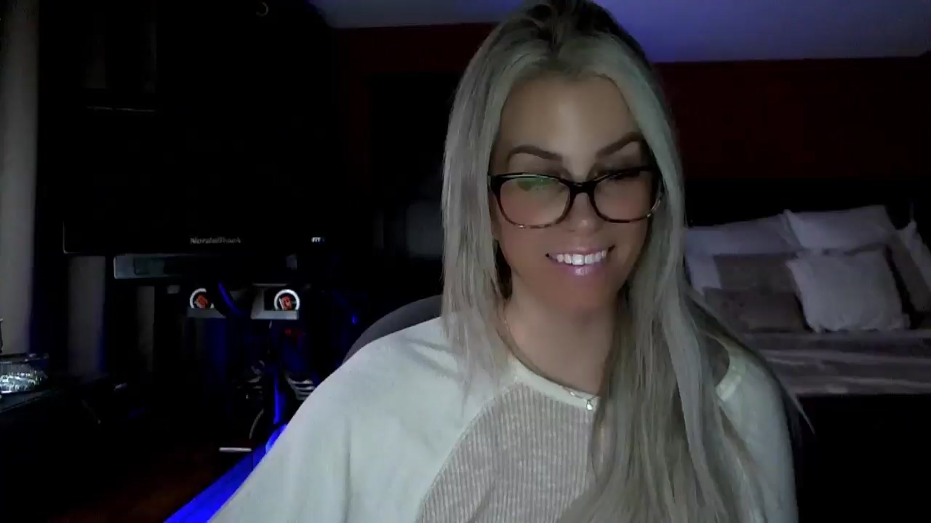 Gallery image thumbnail from Cora9's myfreecams stream on, 01/21/2026, 05:56 image 12 of 20