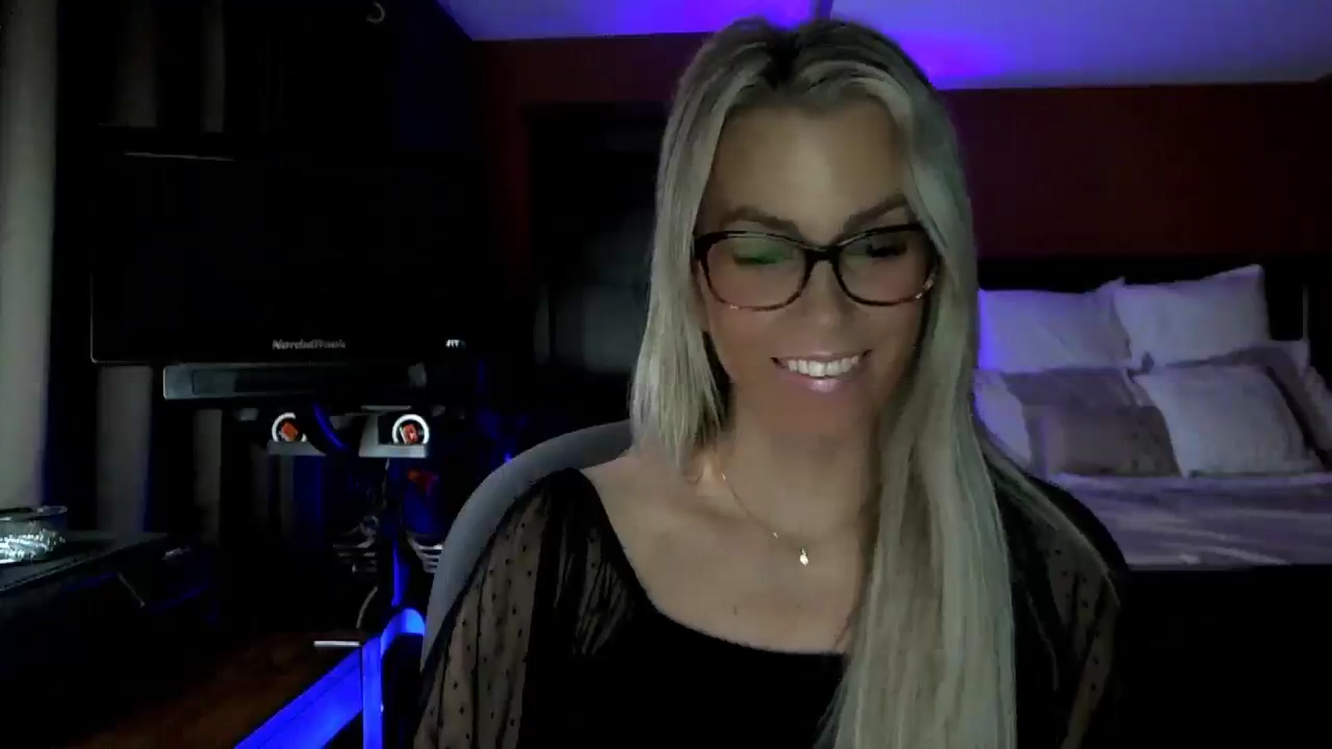Gallery image thumbnail from Cora9's myfreecams stream on, 02/05/2026, 06:04 image 12 of 20