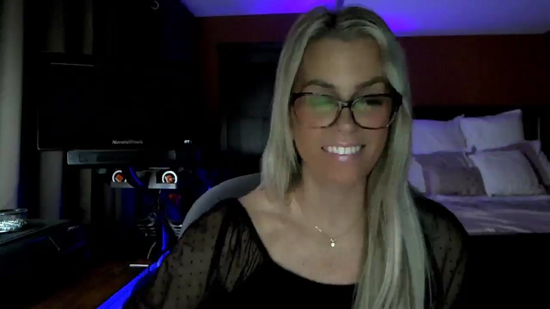 Gallery image thumbnail from Cora9's myfreecams stream on, 02/05/2026, 06:04 image 10 of 20