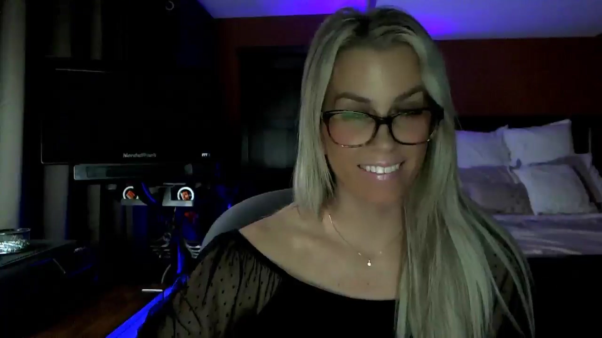 Gallery image thumbnail from Cora9's myfreecams stream on, 02/05/2026, 06:04 image 7 of 20