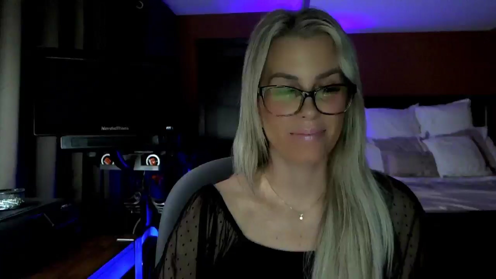 Gallery image thumbnail from Cora9's myfreecams stream on, 02/05/2026, 06:04 image 16 of 20