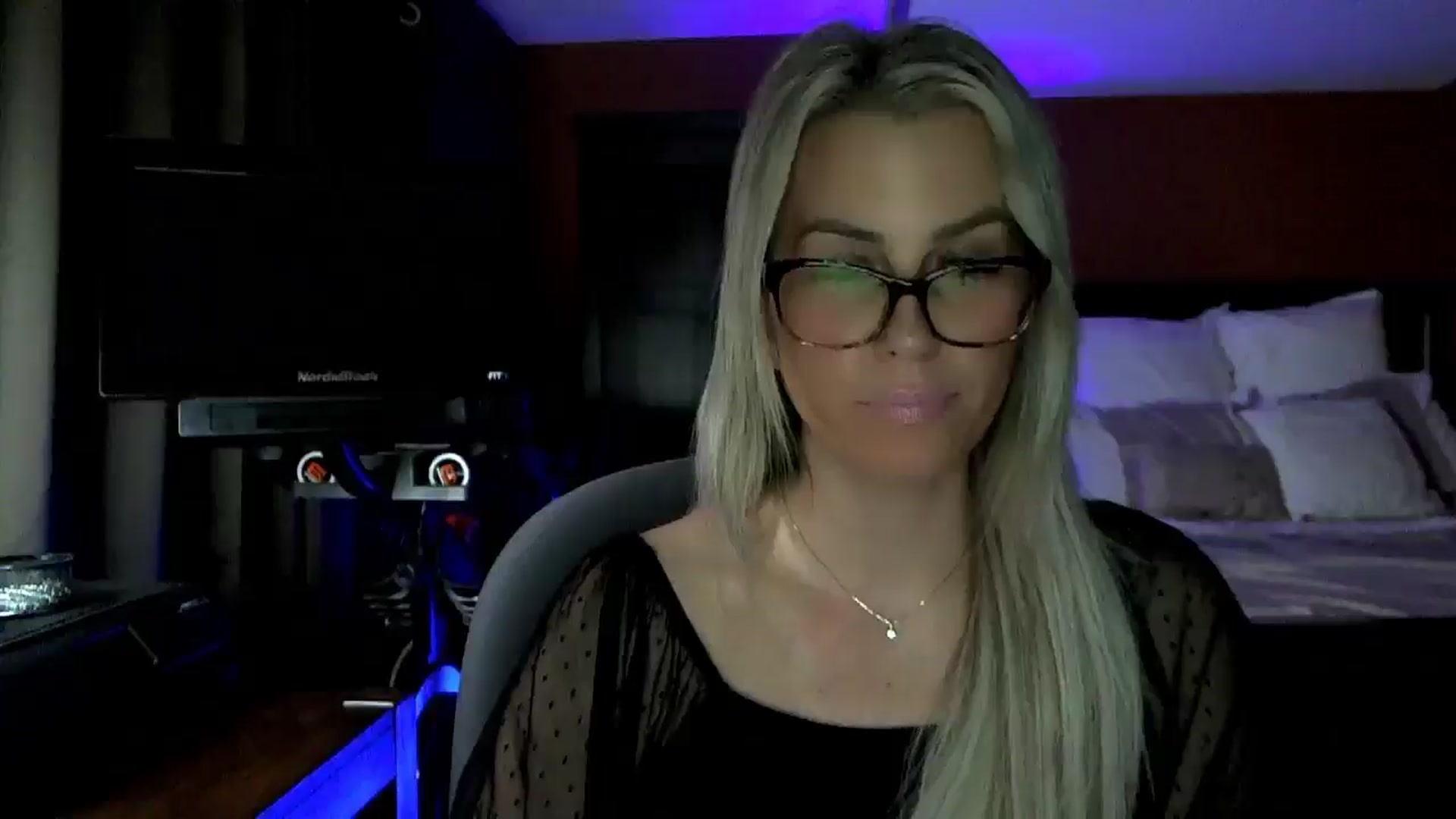 Gallery image thumbnail from Cora9's myfreecams stream on, 02/05/2026, 06:04 image 18 of 20
