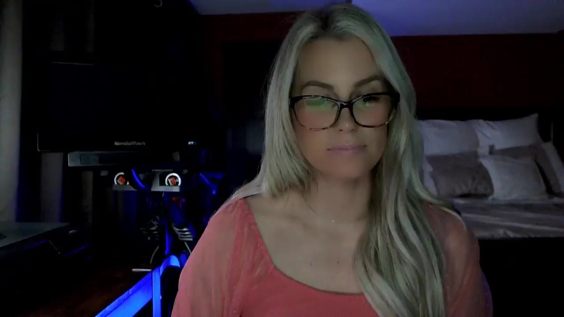Gallery image thumbnail from Cora9's myfreecams stream on, 02/10/2026, 07:07 image 14 of 20